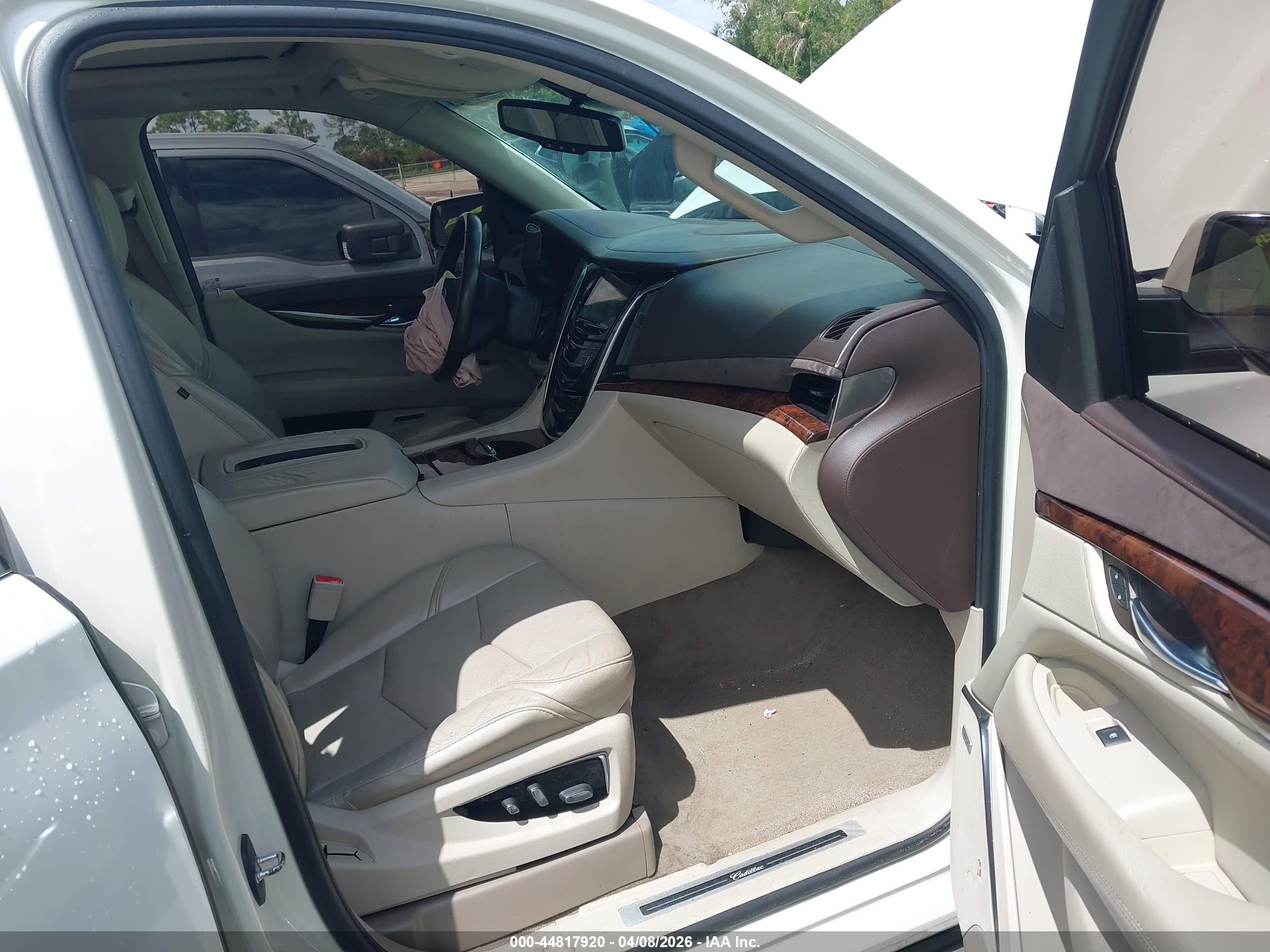 2015 Cadillac Escalade Esv Premium White vin: 1GYS4JKJ1FR213482