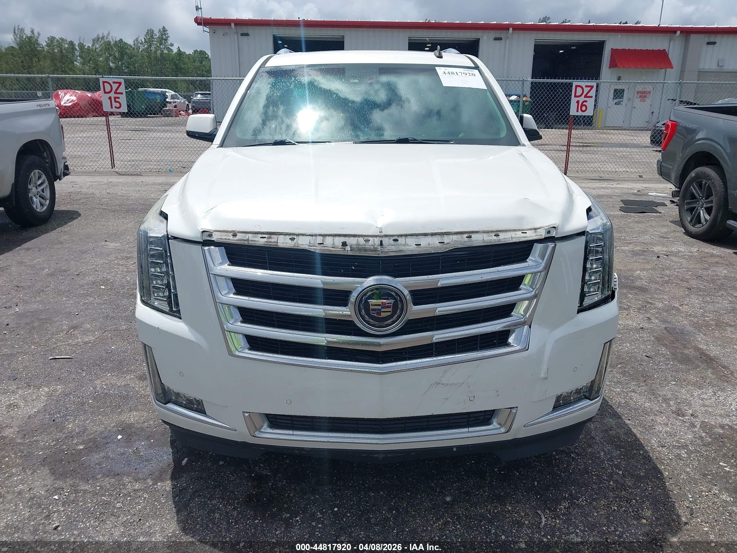2015 Cadillac Escalade Esv Premium White vin: 1GYS4JKJ1FR213482