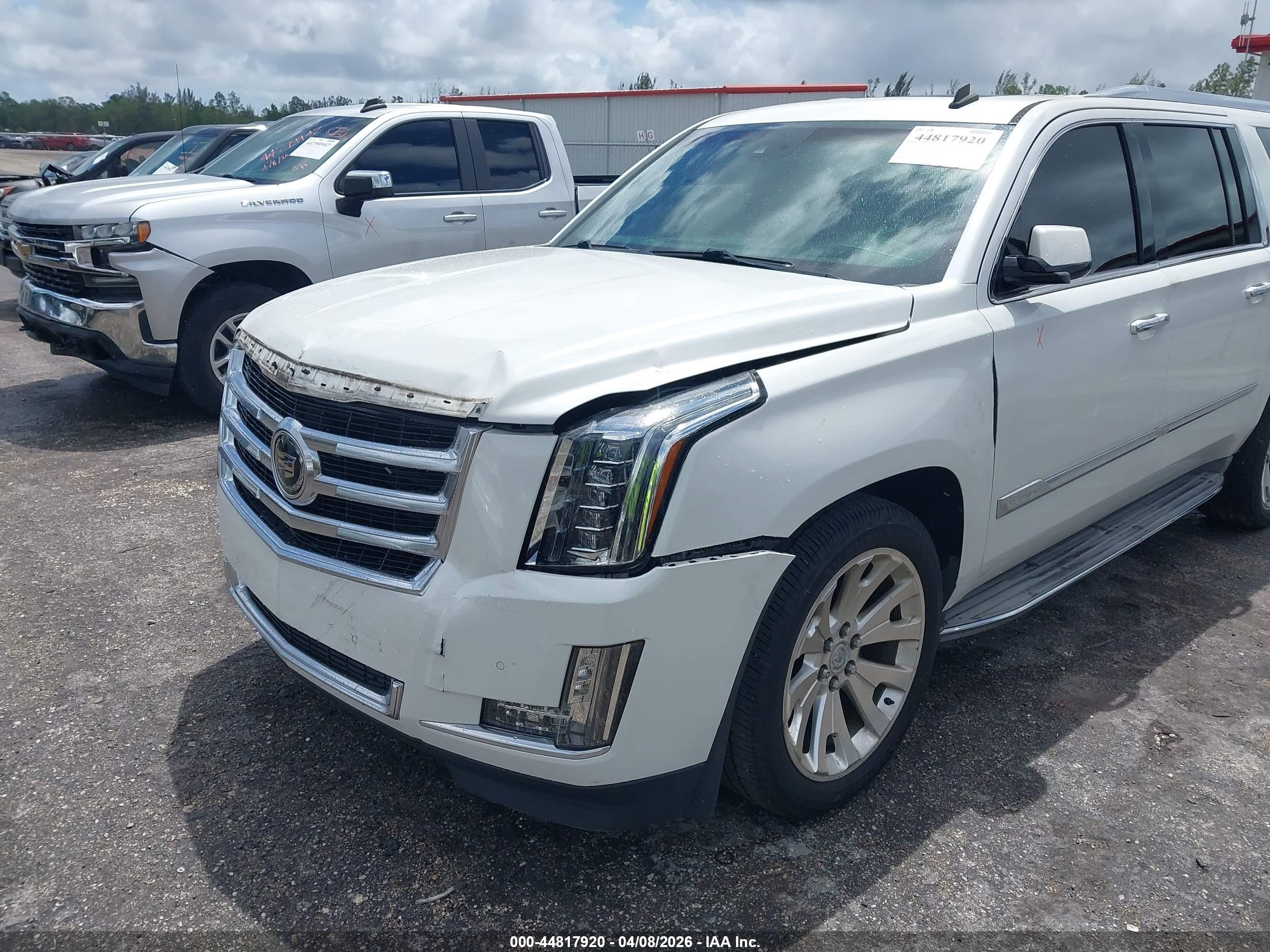 2015 Cadillac Escalade Esv Premium White vin: 1GYS4JKJ1FR213482