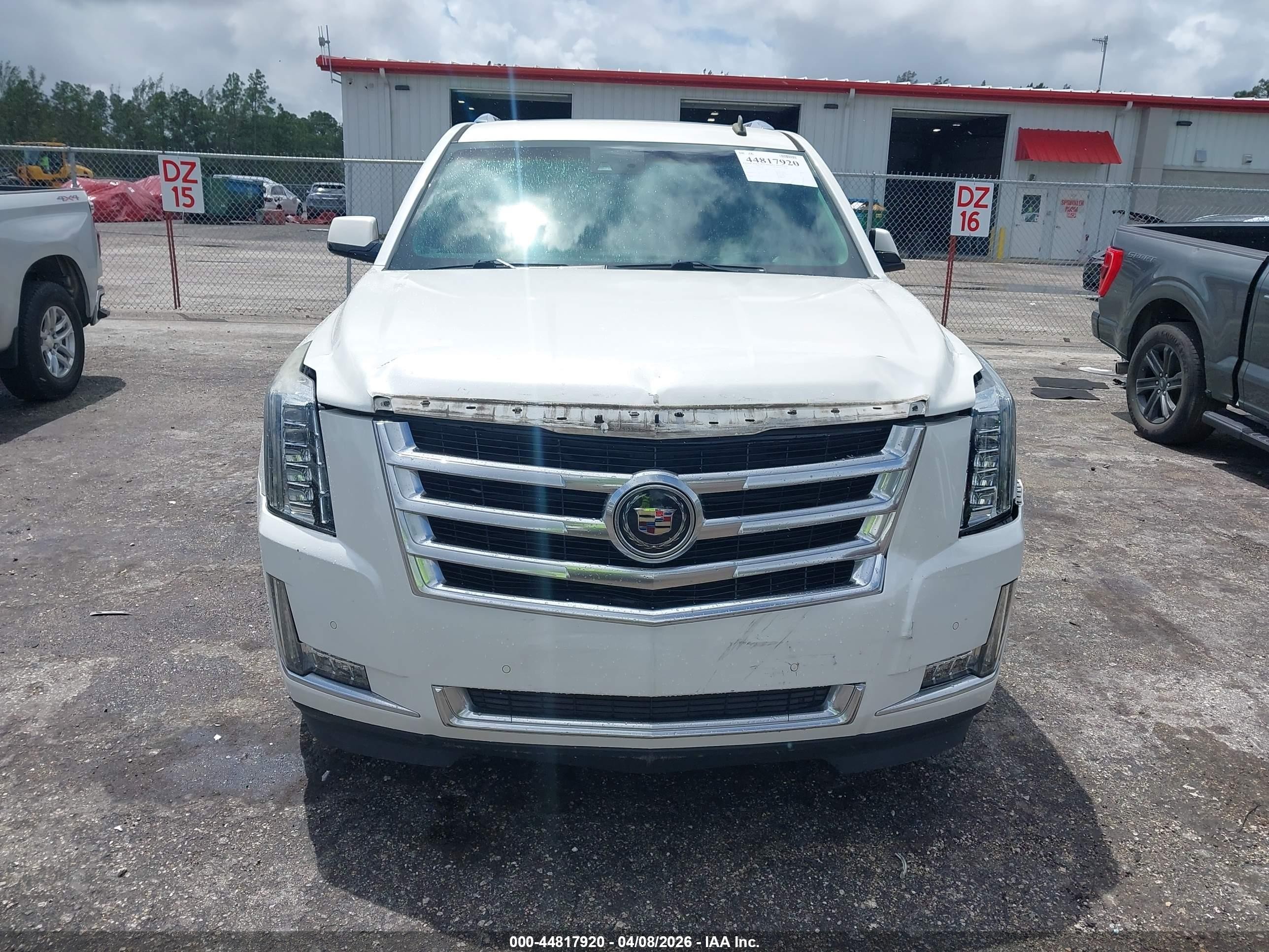 2015 Cadillac Escalade Esv Premium White vin: 1GYS4JKJ1FR213482