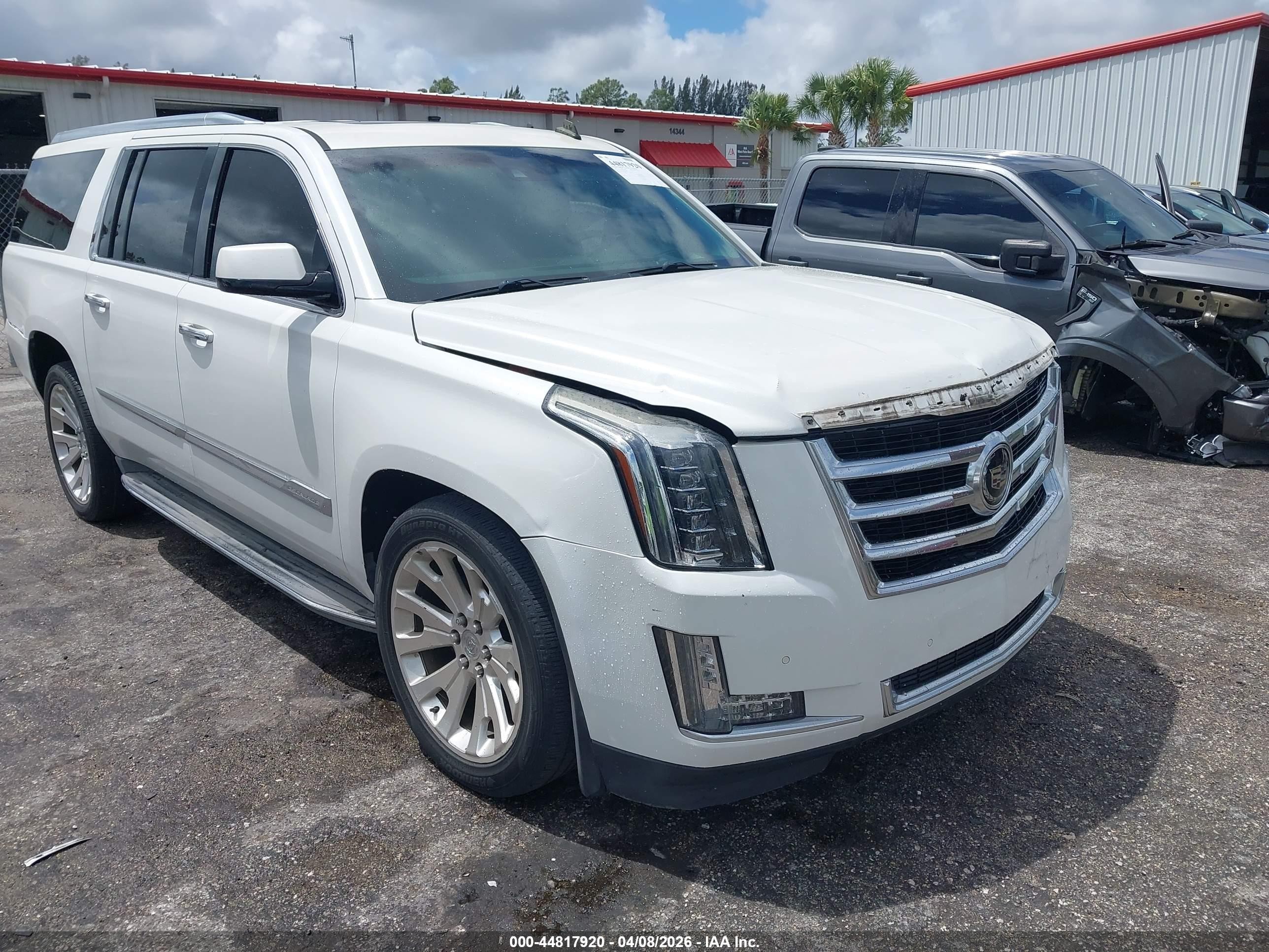 2015 Cadillac Escalade Esv Premium White vin: 1GYS4JKJ1FR213482