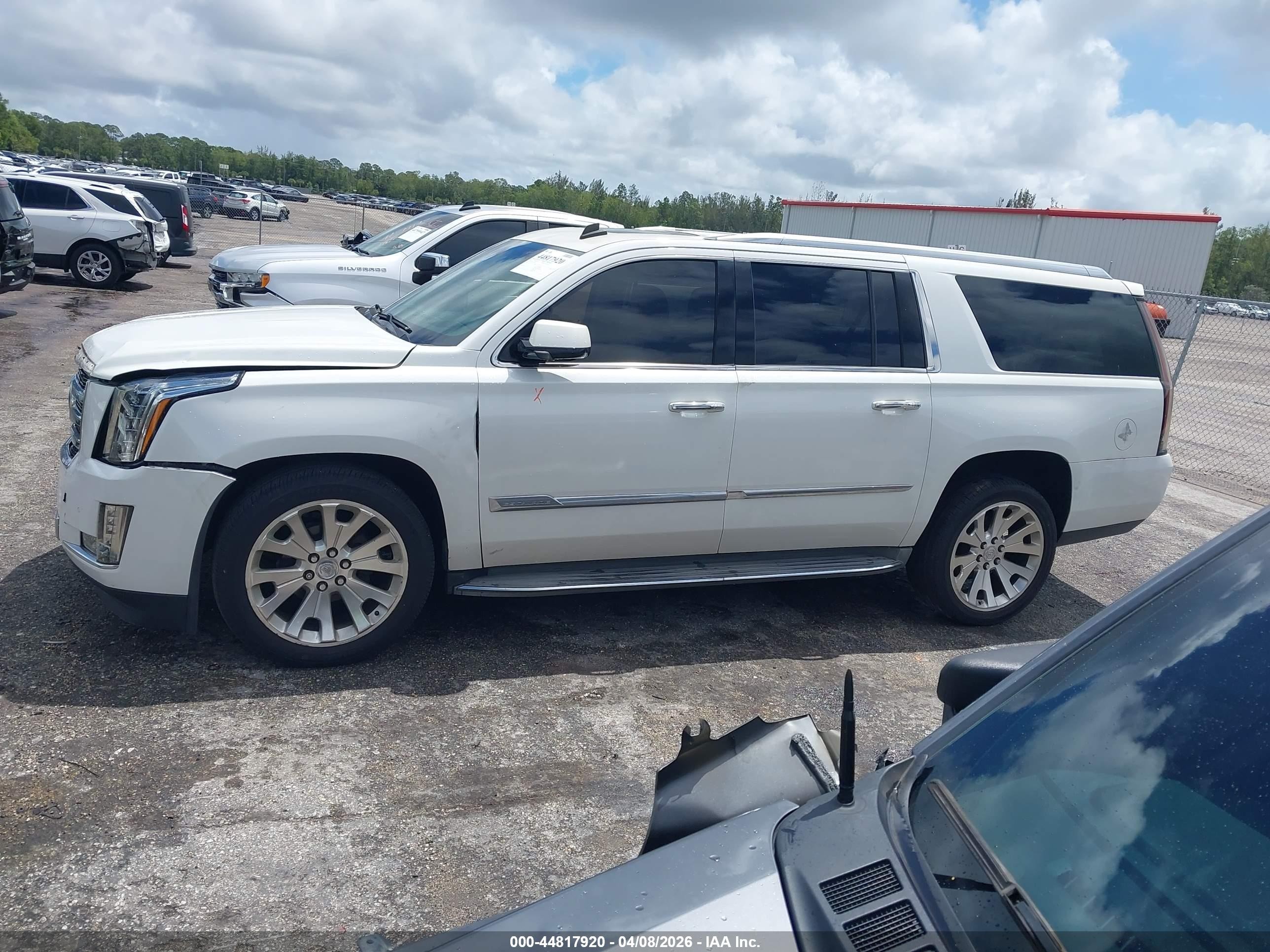 2015 Cadillac Escalade Esv Premium White vin: 1GYS4JKJ1FR213482