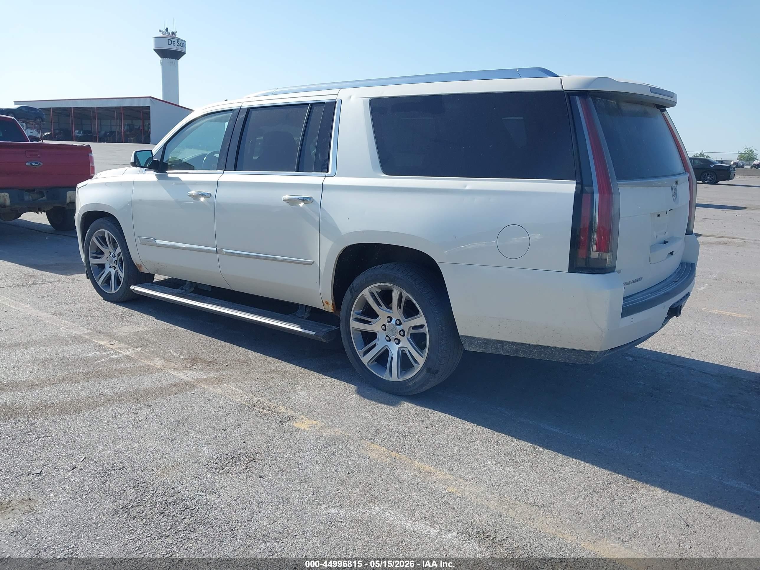 2015 Cadillac Escalade Esv Premium White vin: 1GYS4JKJ2FR280155