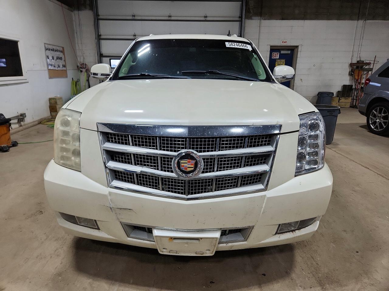 2014 Cadillac Escalade Esv Platinum Cream vin: 1GYS4KEF3ER165091