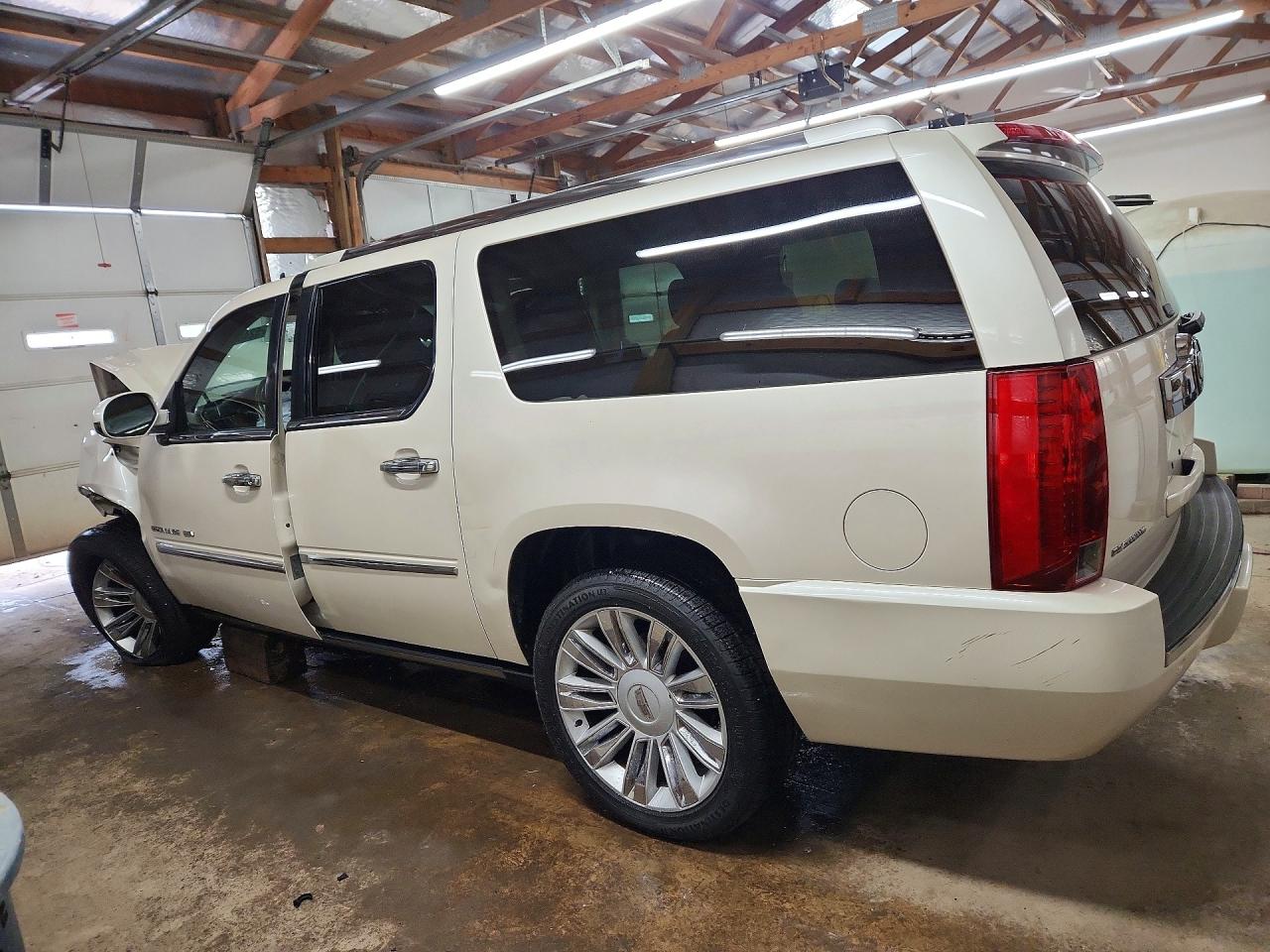 2014 Cadillac Escalade Esv Platinum White vin: 1GYS4KEF8ER112547
