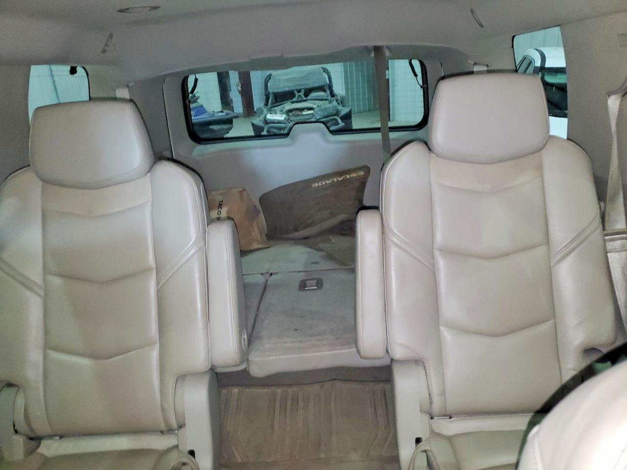 2015 Cadillac Escalade Luxury Cream vin: 1GYS4MKJ0FR671970