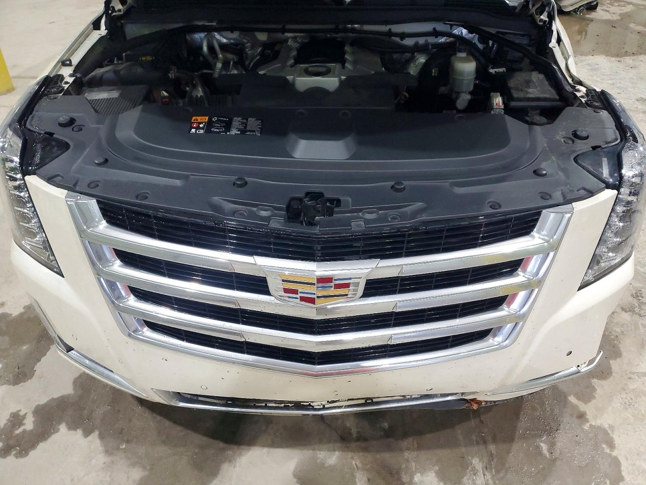 2015 Cadillac Escalade Luxury Cream vin: 1GYS4MKJ0FR671970