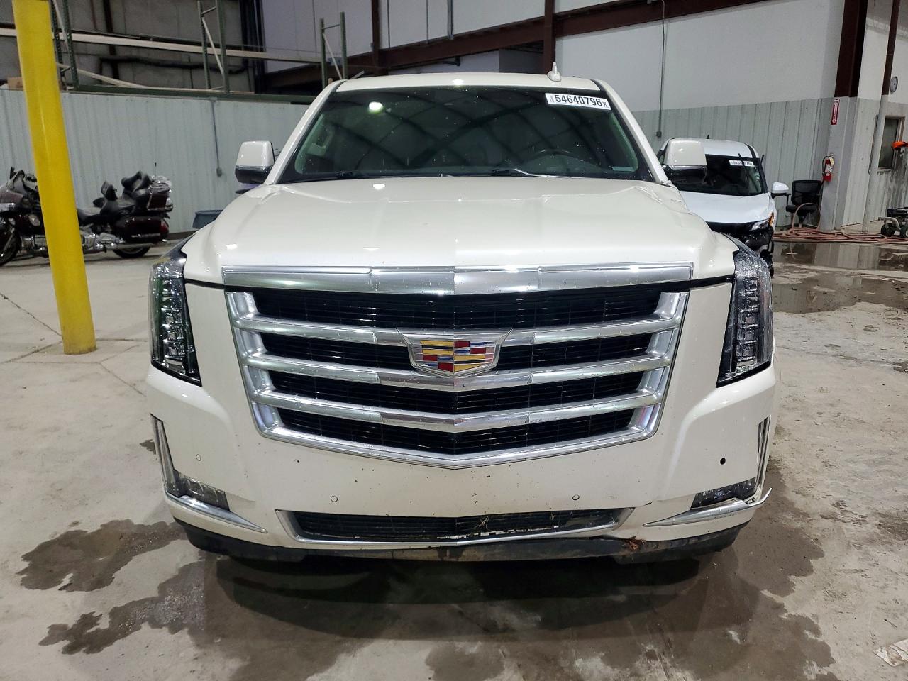 2015 Cadillac Escalade Luxury Cream vin: 1GYS4MKJ0FR671970