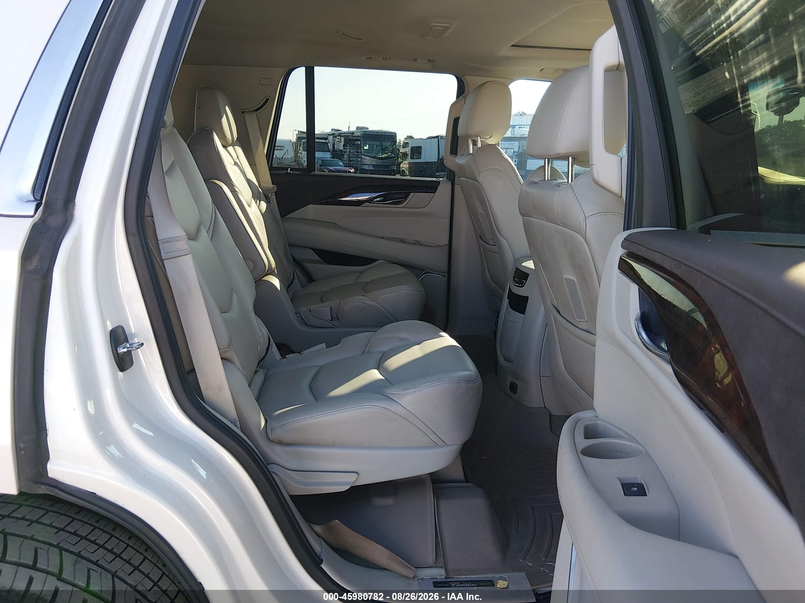 2015 Cadillac Escalade Luxury White vin: 1GYS4MKJ1FR691659