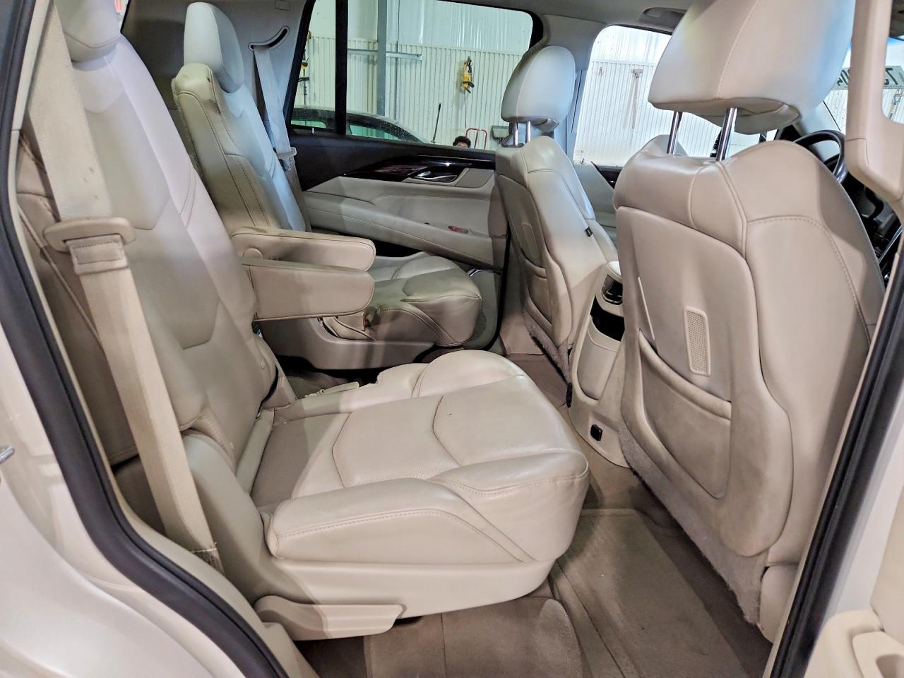 2015 Cadillac Escalade Luxury Белый vin: 1GYS4MKJ2FR690519