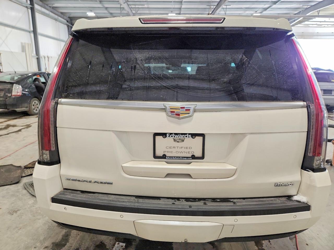 2015 Cadillac Escalade Luxury Белый vin: 1GYS4MKJ2FR690519
