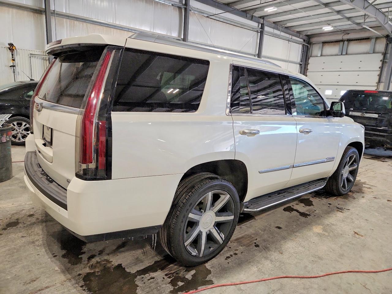 2015 Cadillac Escalade Luxury Белый vin: 1GYS4MKJ2FR690519