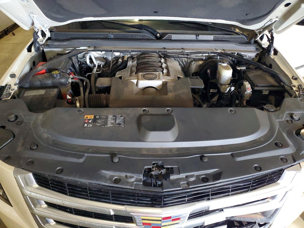 2015 Cadillac Escalade Luxury Белый vin: 1GYS4MKJ3FR712284