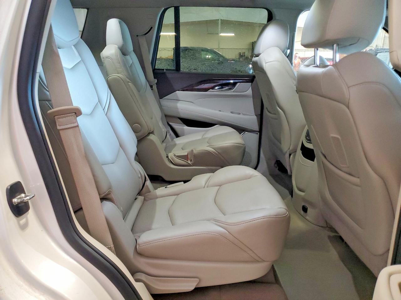 2015 Cadillac Escalade Luxury Белый vin: 1GYS4MKJ3FR712284