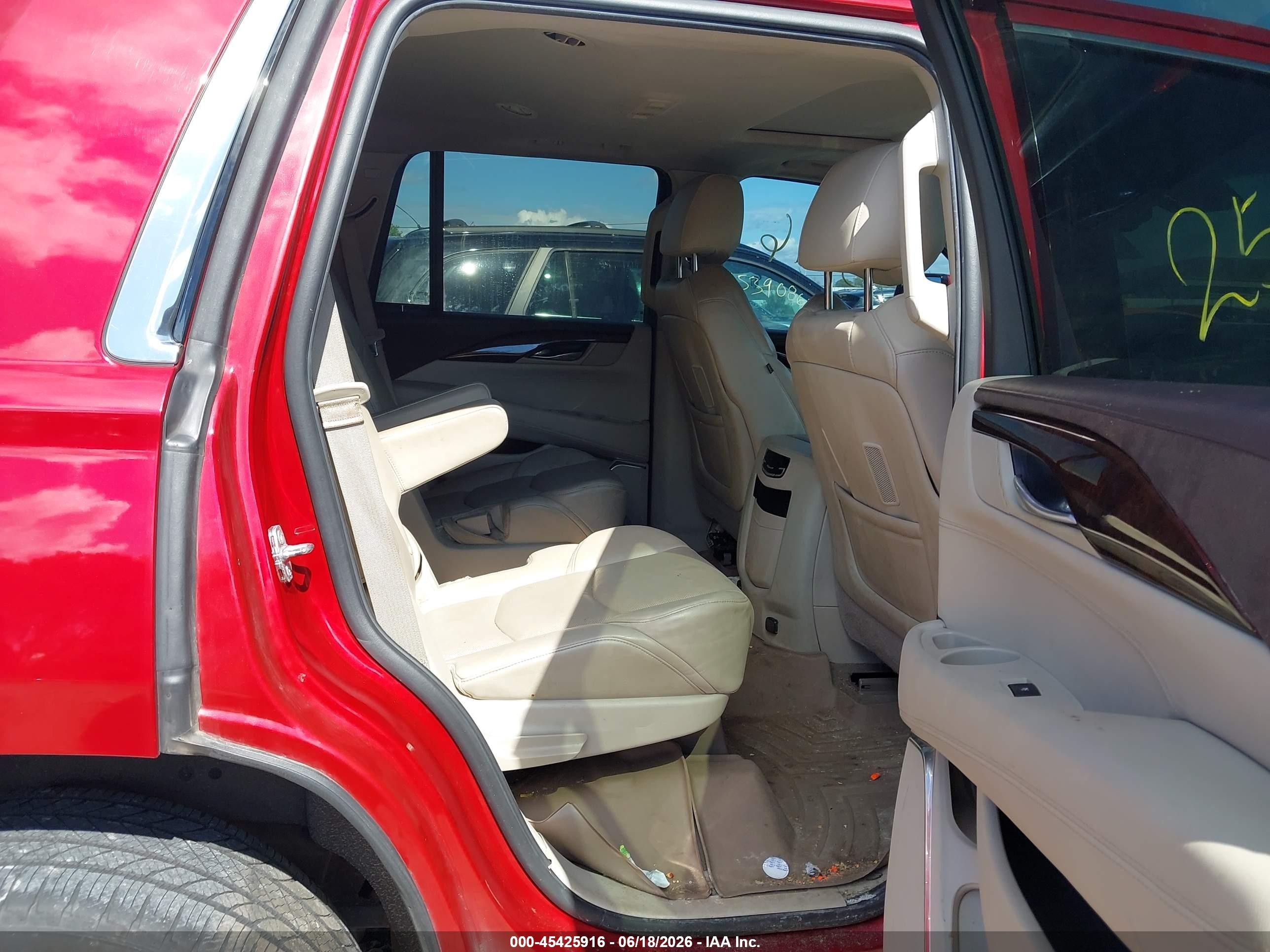 2015 Cadillac Escalade Luxury Red vin: 1GYS4MKJ7FR564429