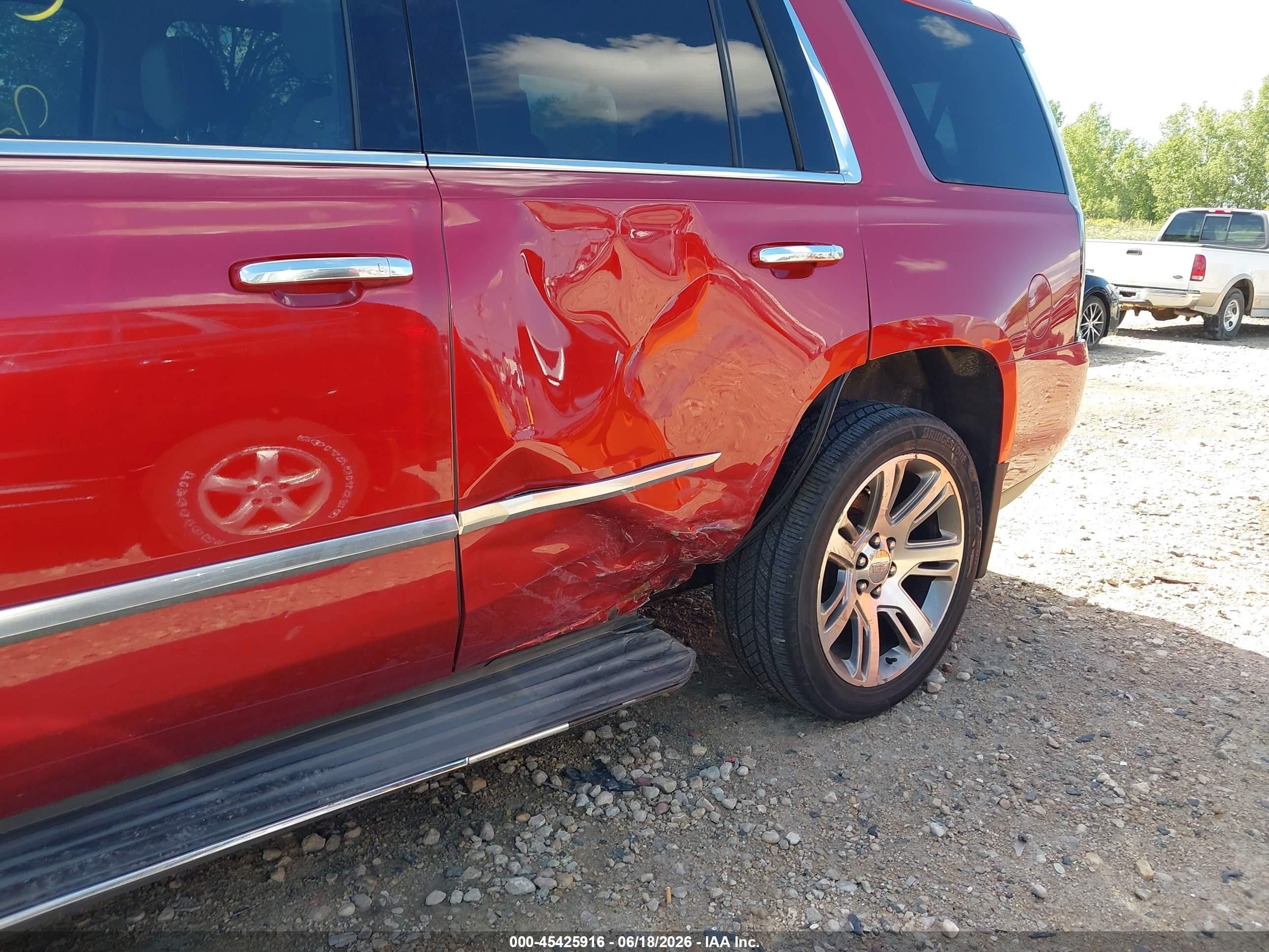 2015 Cadillac Escalade Luxury Red vin: 1GYS4MKJ7FR564429