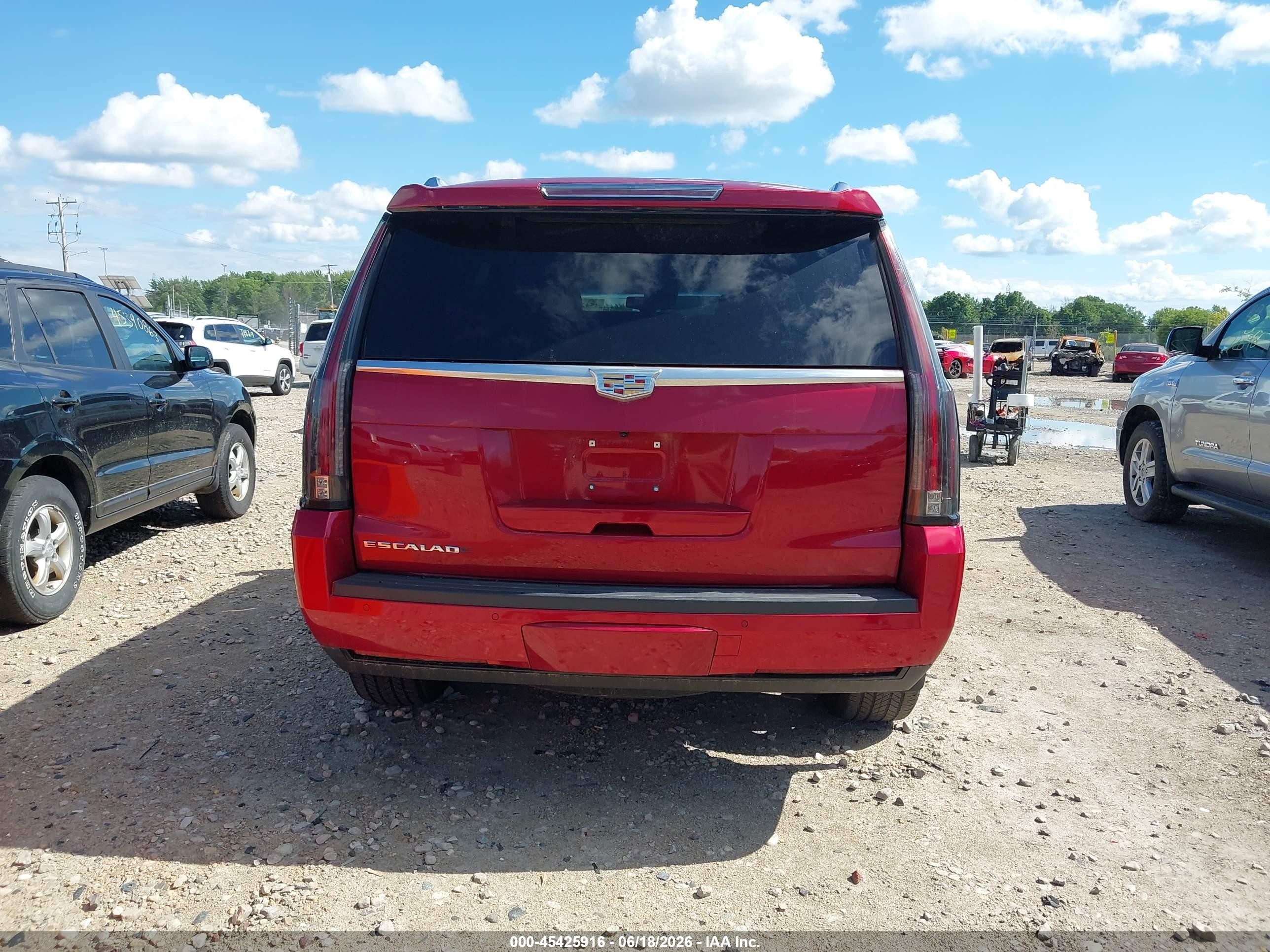 2015 Cadillac Escalade Luxury Red vin: 1GYS4MKJ7FR564429