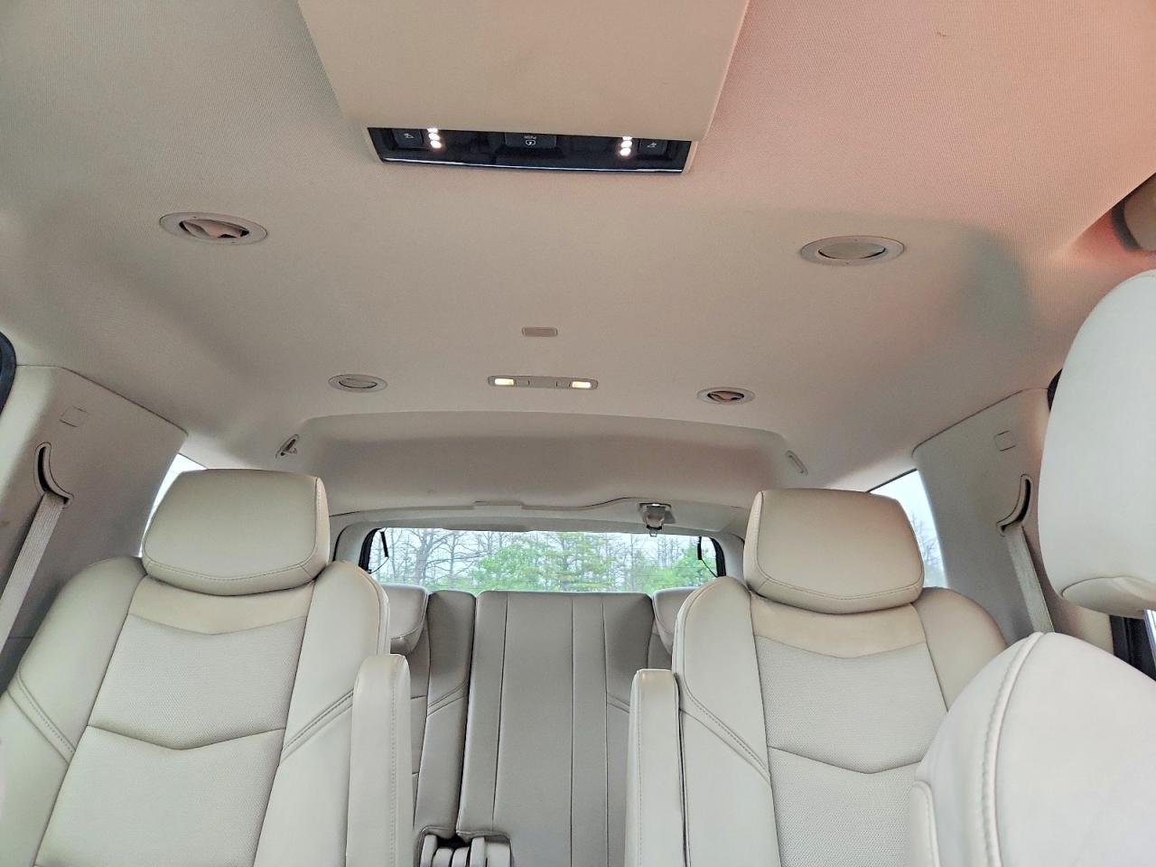 2015 Cadillac Escalade Luxury Black vin: 1GYS4MKJ9FR582396
