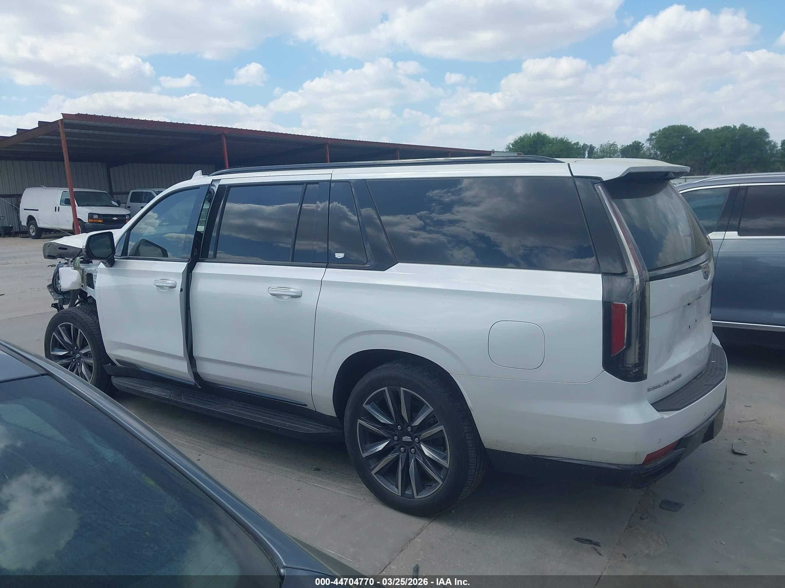 2023 Cadillac Escalade Esv 4wd Sport Platinum White vin: 1GYS4RKL0PR217654