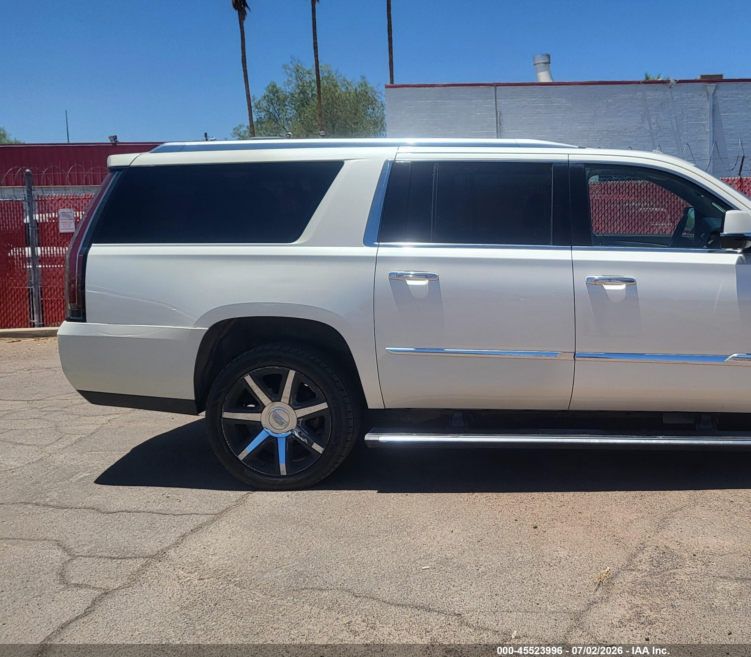 2015 Cadillac Escalade Esv Premium White vin: 1GYS4TKJ1FR719728
