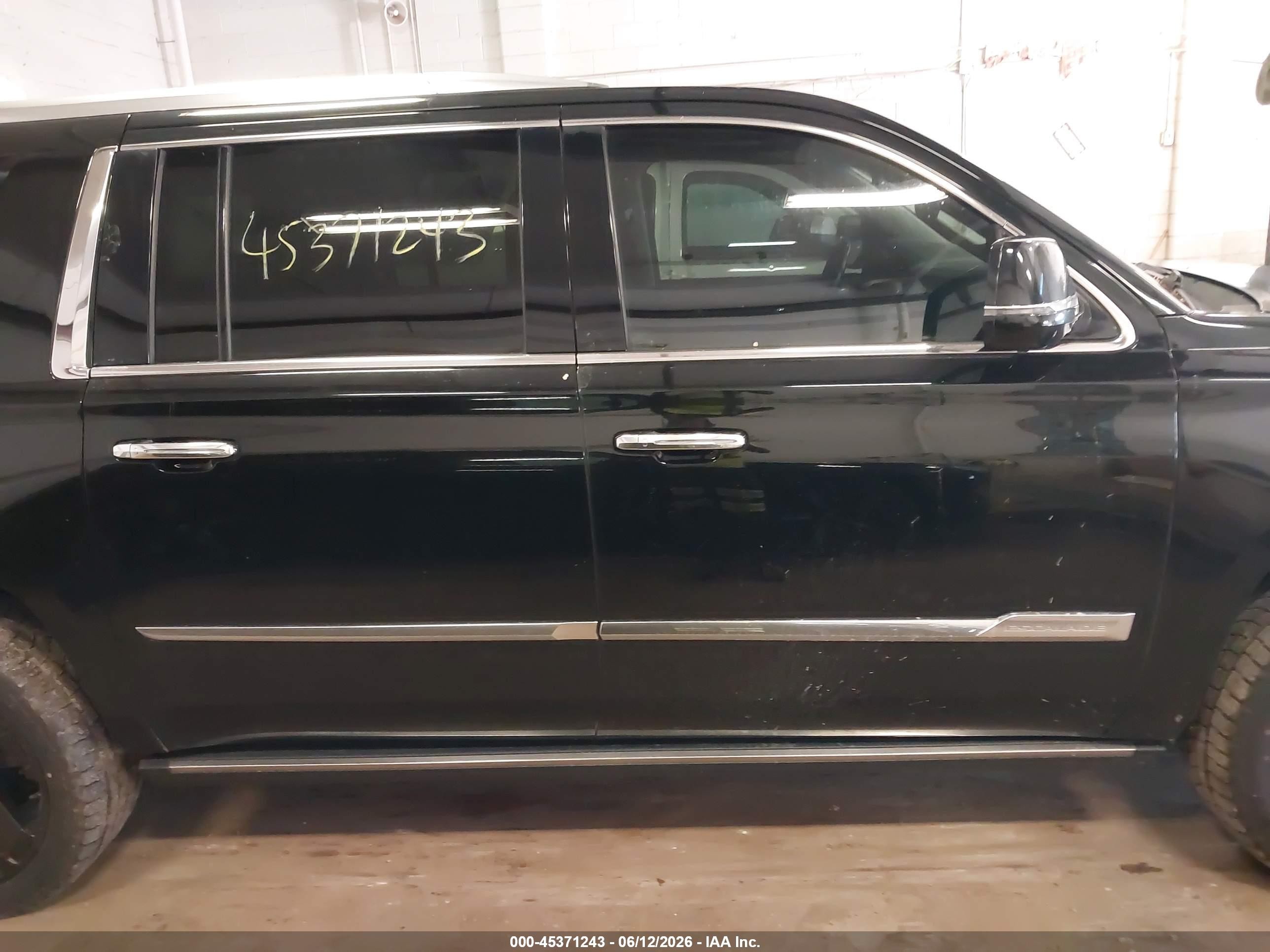 2015 Cadillac Escalade Esv Premium Black vin: 1GYS4TKJ2FR607276
