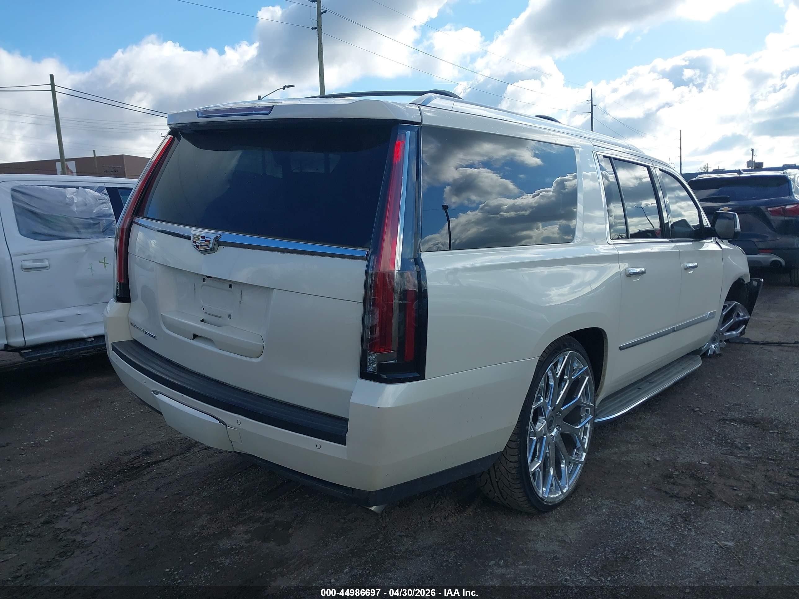 2015 Cadillac Escalade Esv Premium Белый vin: 1GYS4TKJ2FR719835