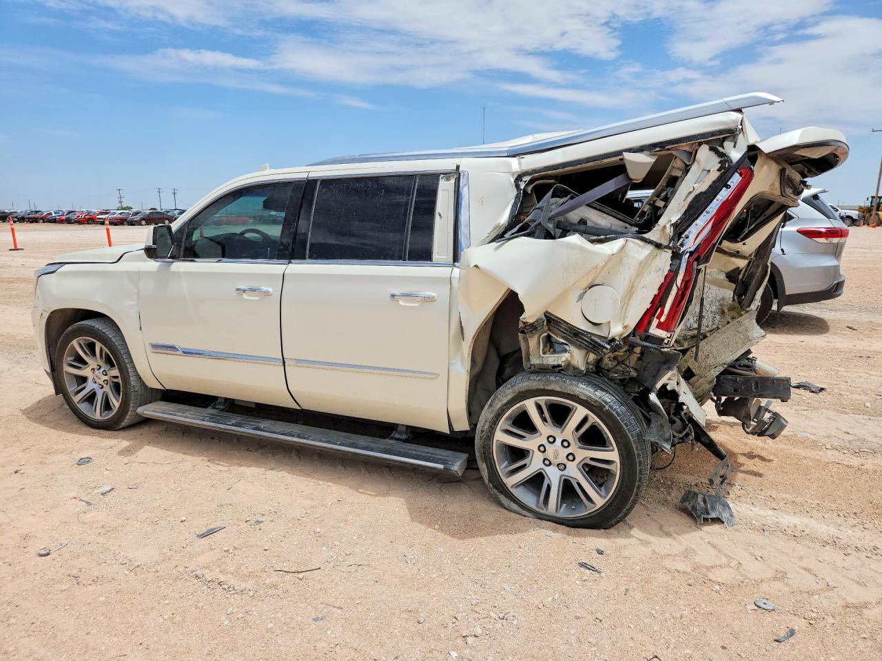 2015 Cadillac Escalade Esv Premium White vin: 1GYS4TKJ4FR706472