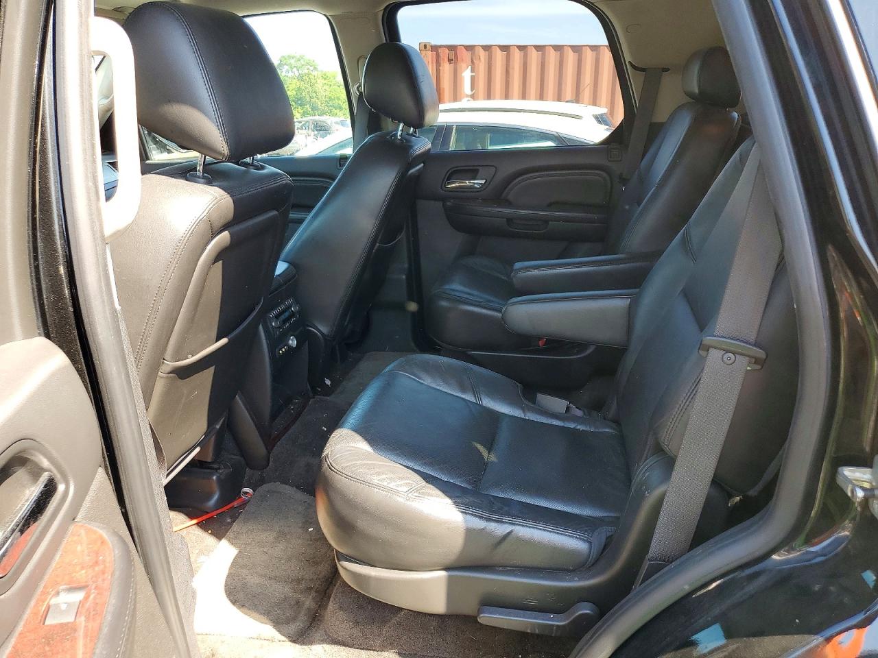 2010 Cadillac Escalade Black vin: 1GYUCAEF8AR171338