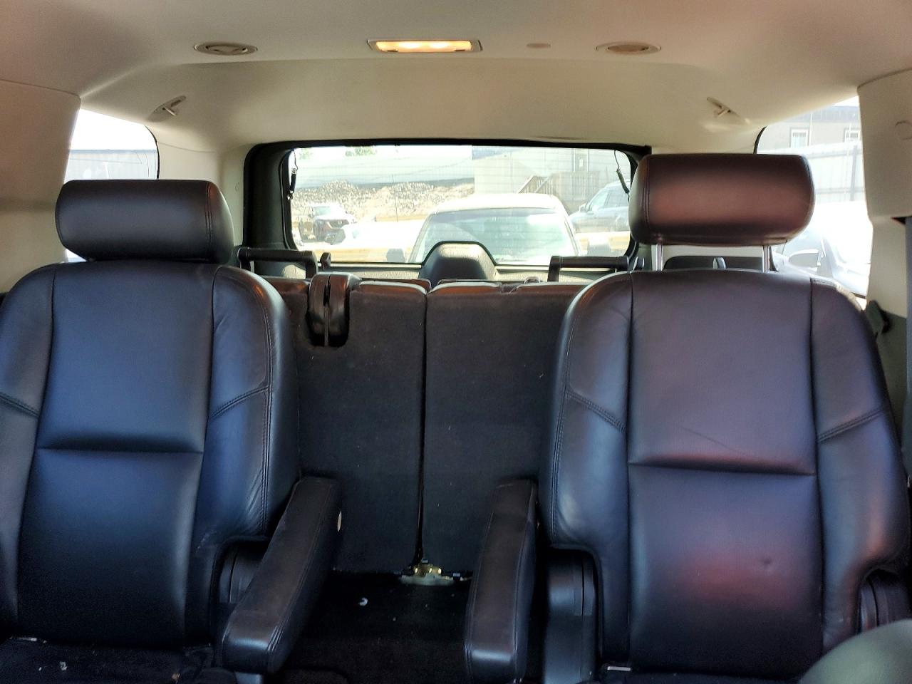 2010 Cadillac Escalade Black vin: 1GYUCAEF8AR171338