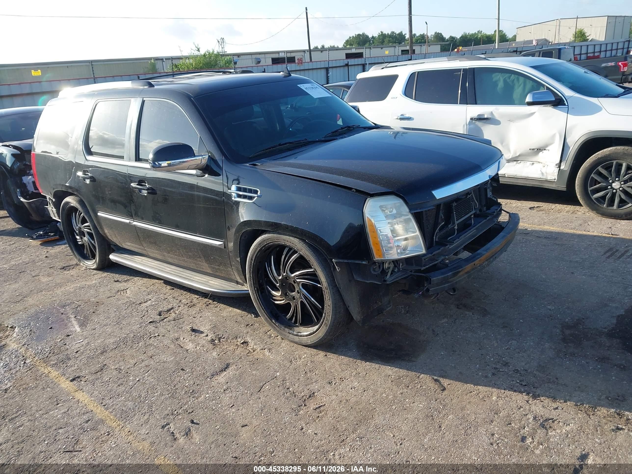 2010 Cadillac Escalade Luxury Black vin: 1GYUCBEF2AR277418