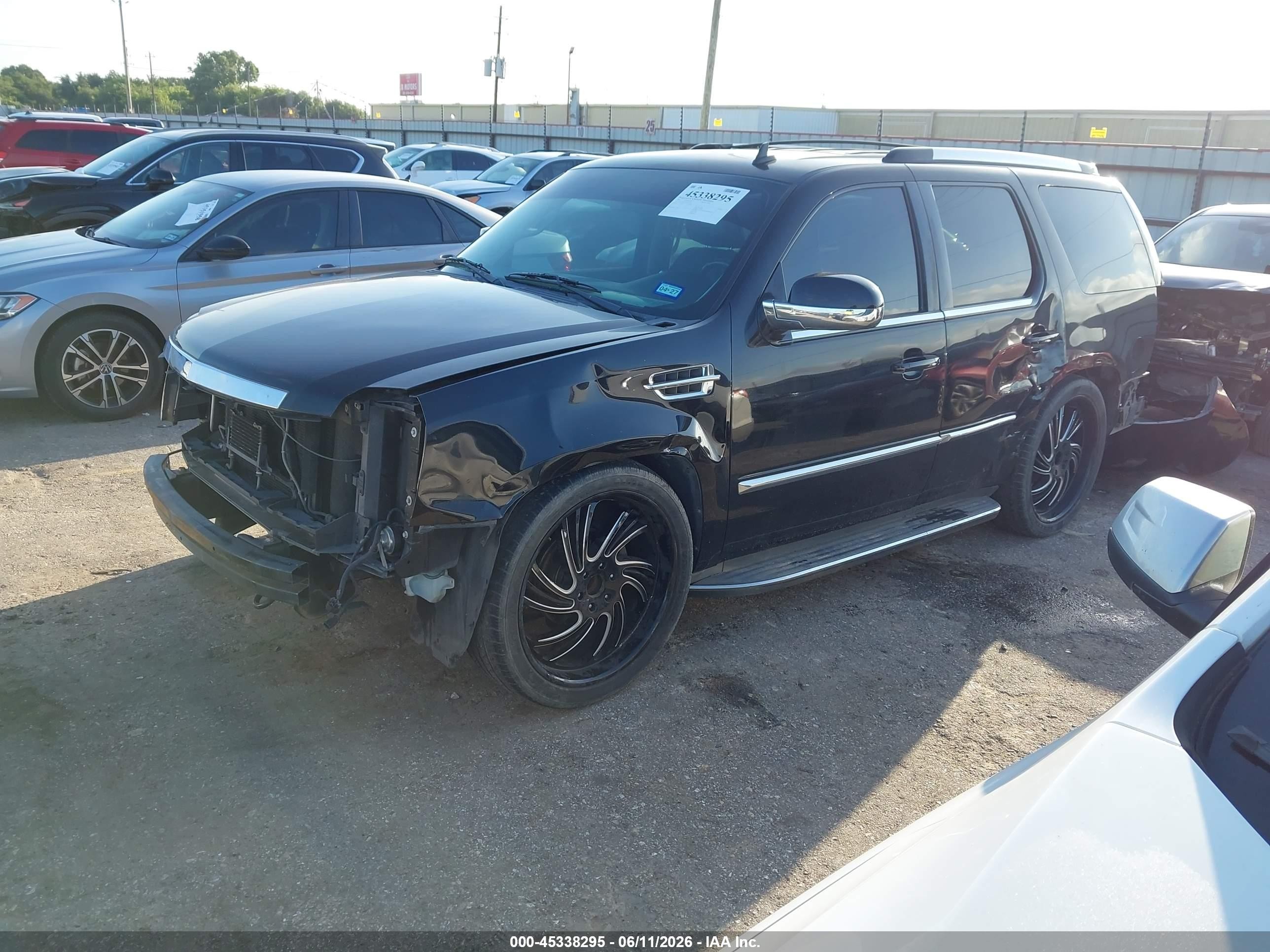 2010 Cadillac Escalade Luxury Black vin: 1GYUCBEF2AR277418
