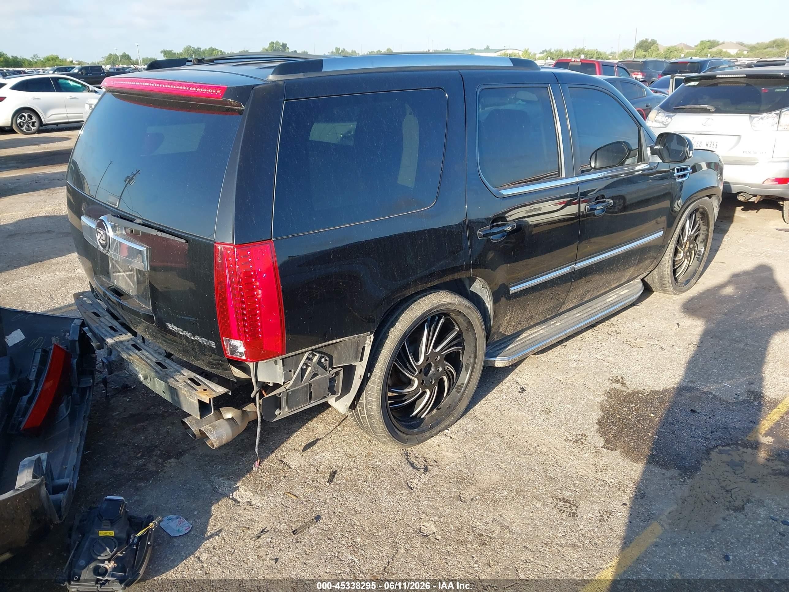2010 Cadillac Escalade Luxury Black vin: 1GYUCBEF2AR277418
