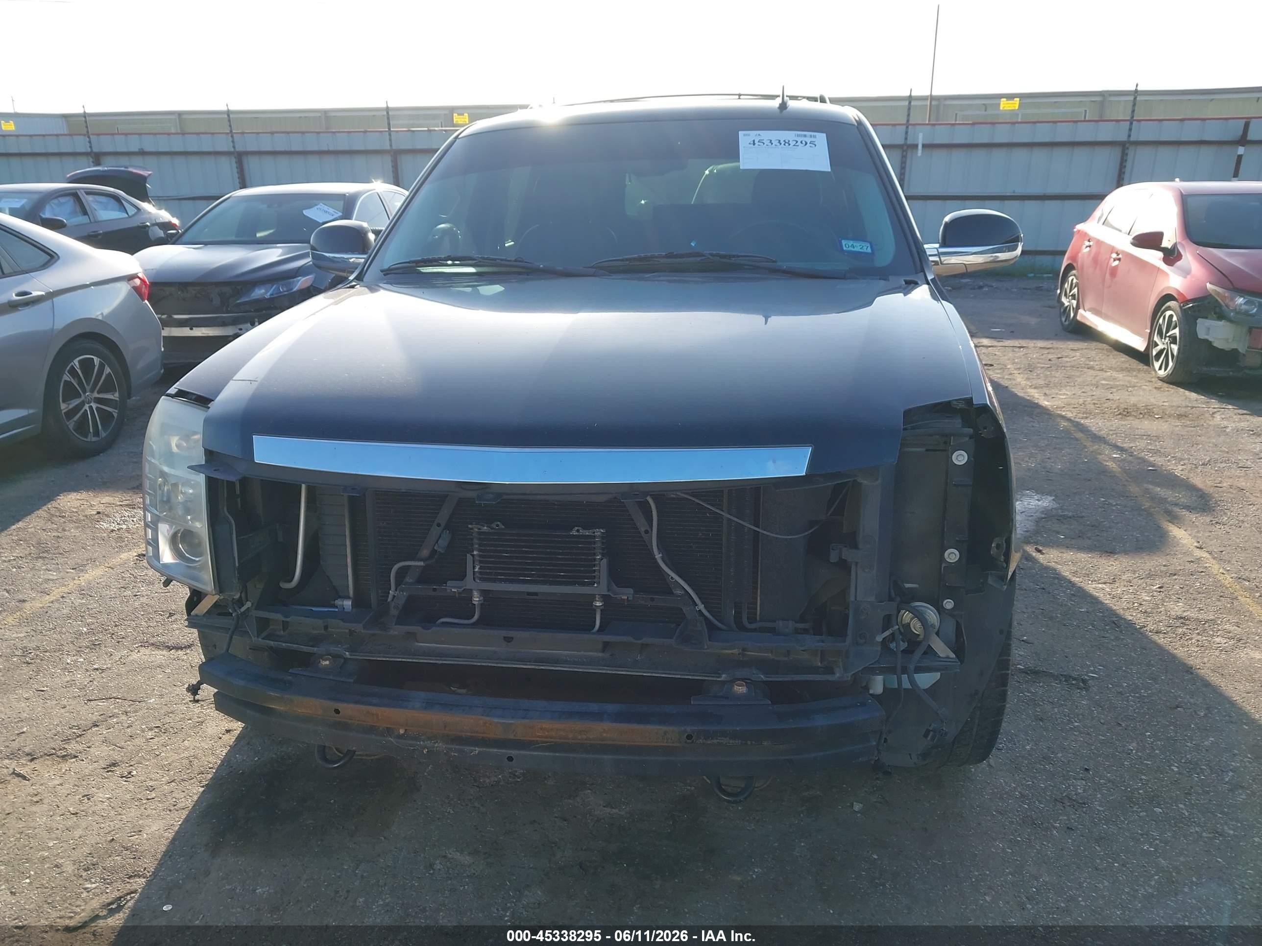 2010 Cadillac Escalade Luxury Black vin: 1GYUCBEF2AR277418