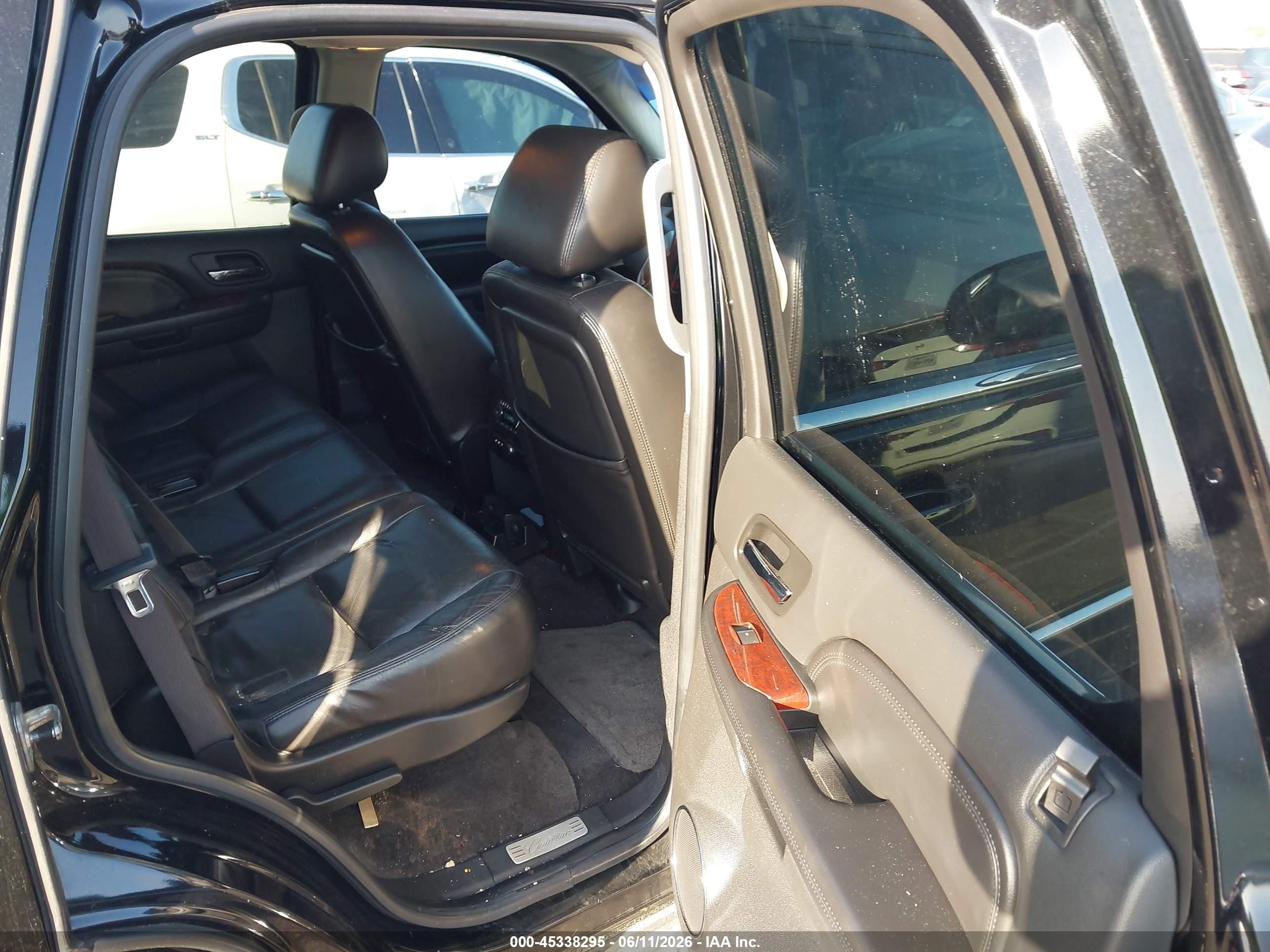 2010 Cadillac Escalade Luxury Black vin: 1GYUCBEF2AR277418