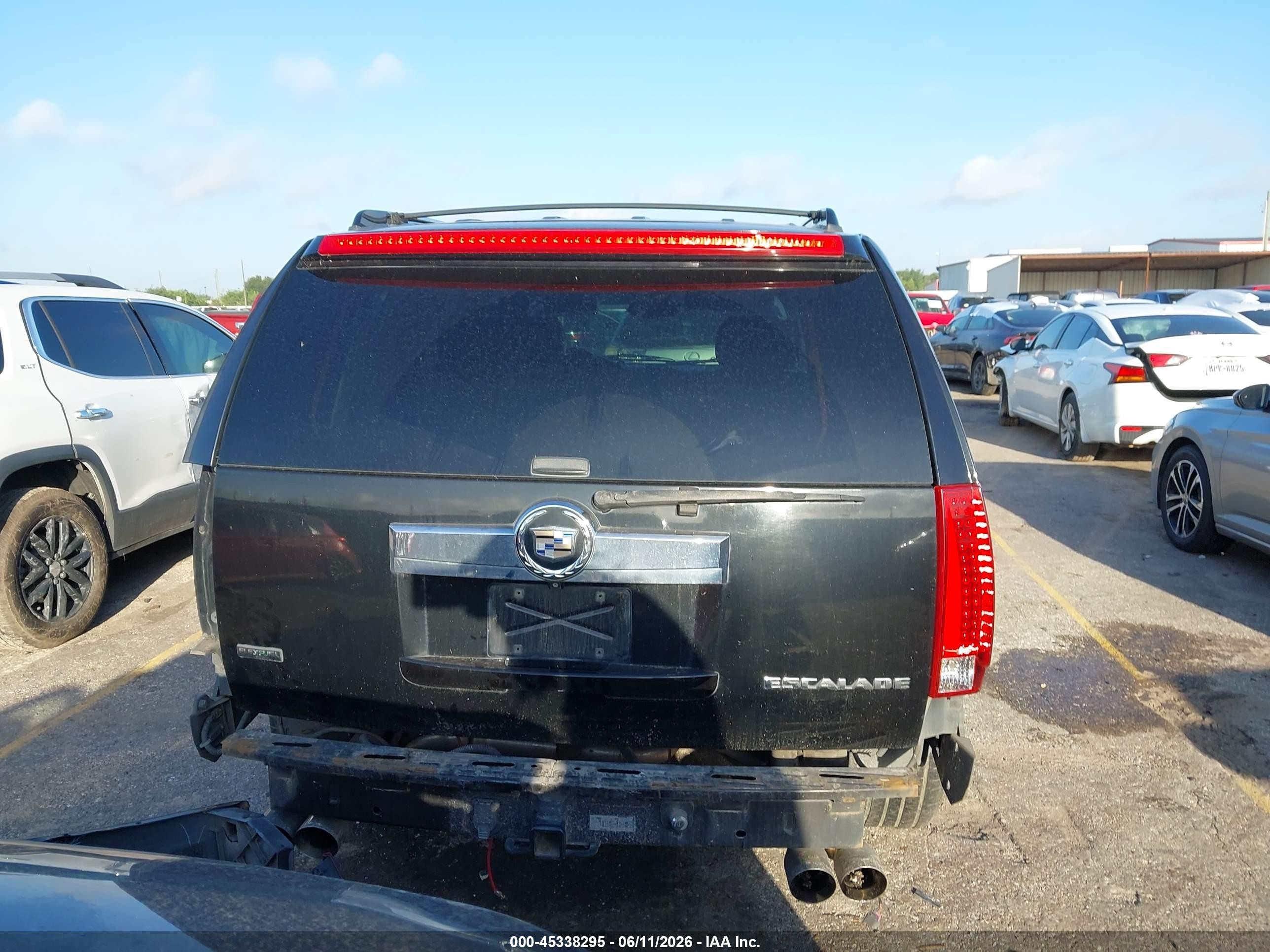 2010 Cadillac Escalade Luxury Black vin: 1GYUCBEF2AR277418