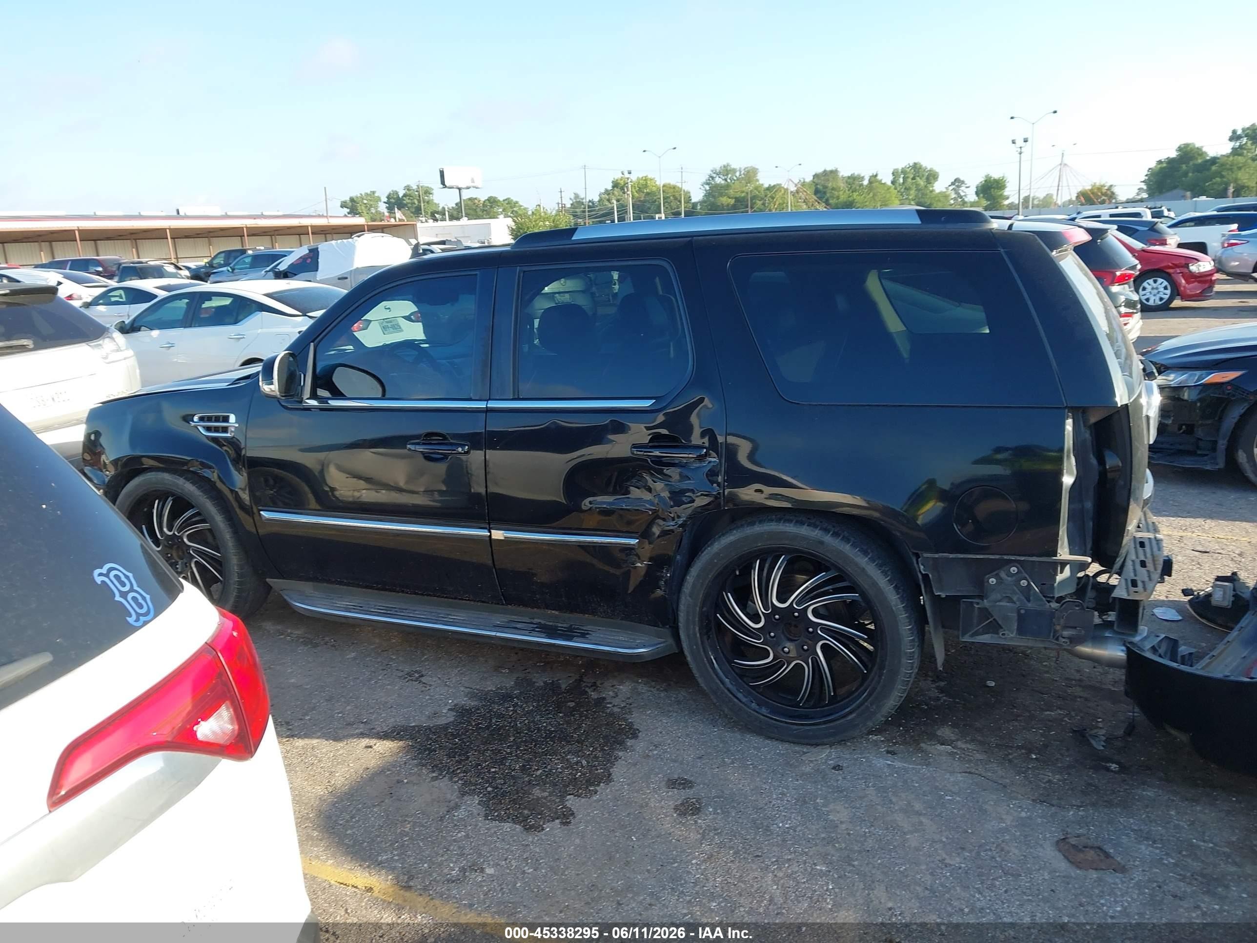 2010 Cadillac Escalade Luxury Black vin: 1GYUCBEF2AR277418