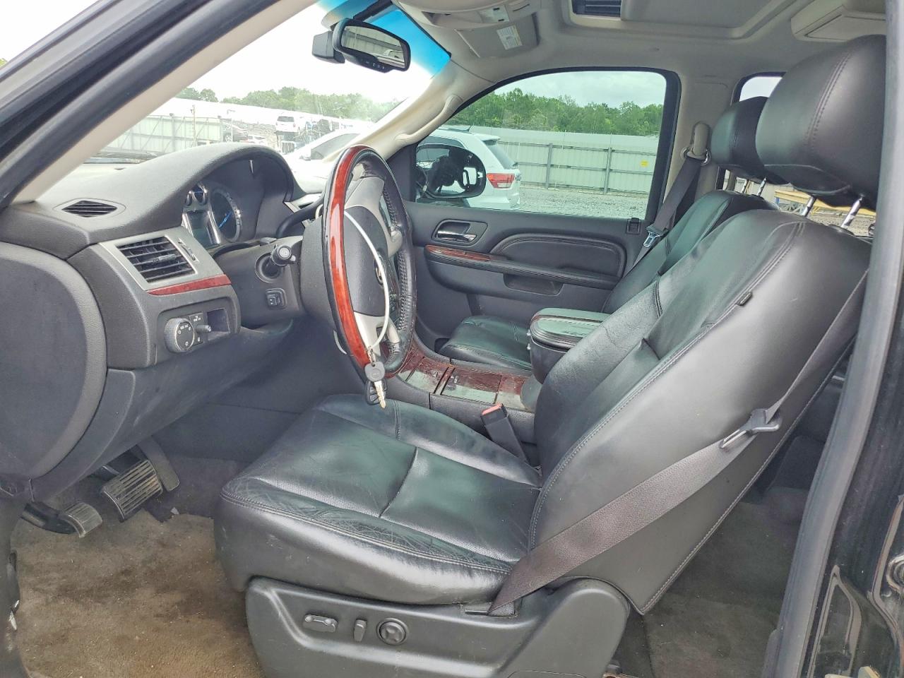 2010 Cadillac Escalade Premium Black vin: 1GYUCCEF1AR195413