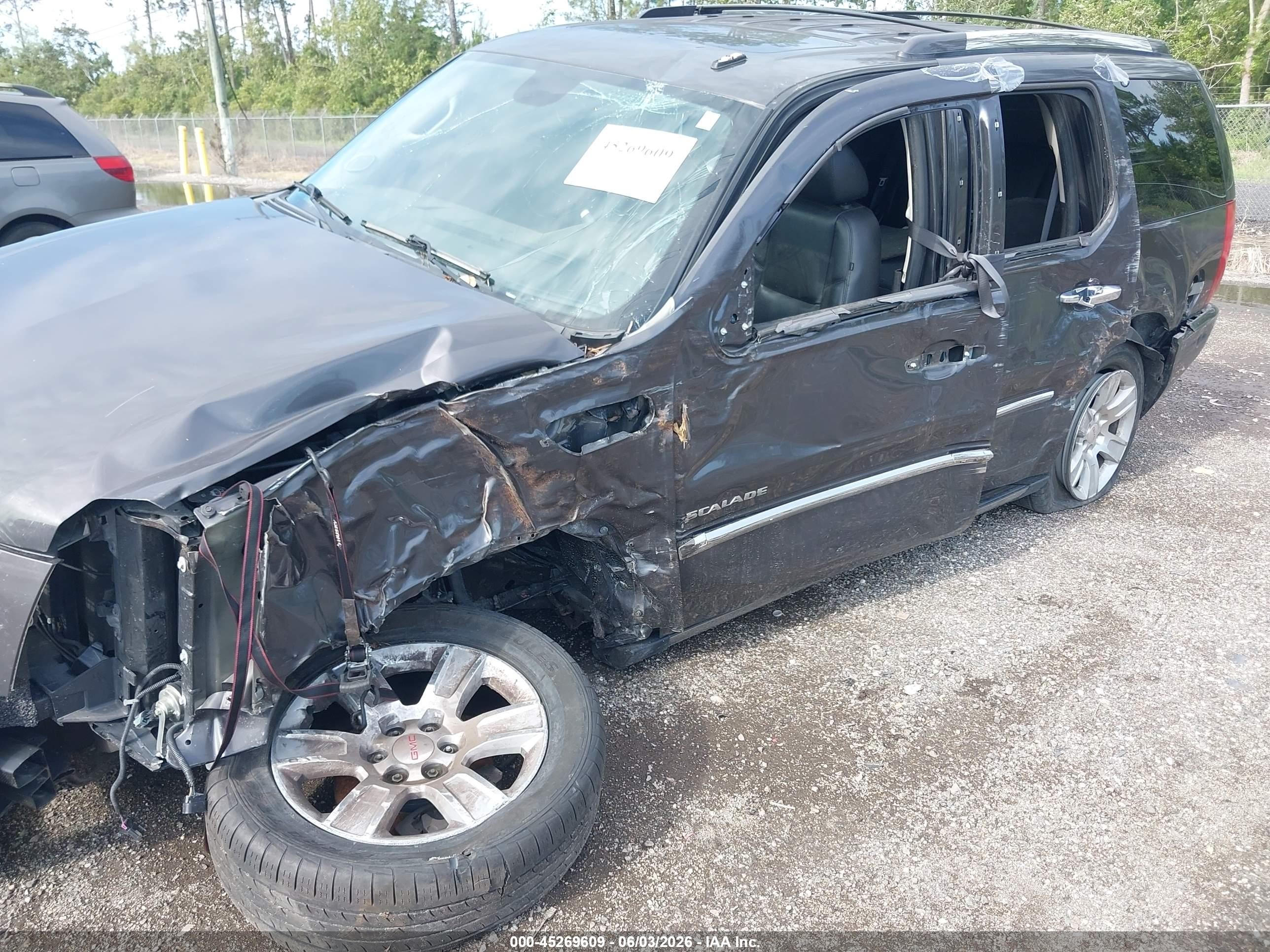 2010 Cadillac Escalade Premium Black vin: 1GYUCCEF5AR219440