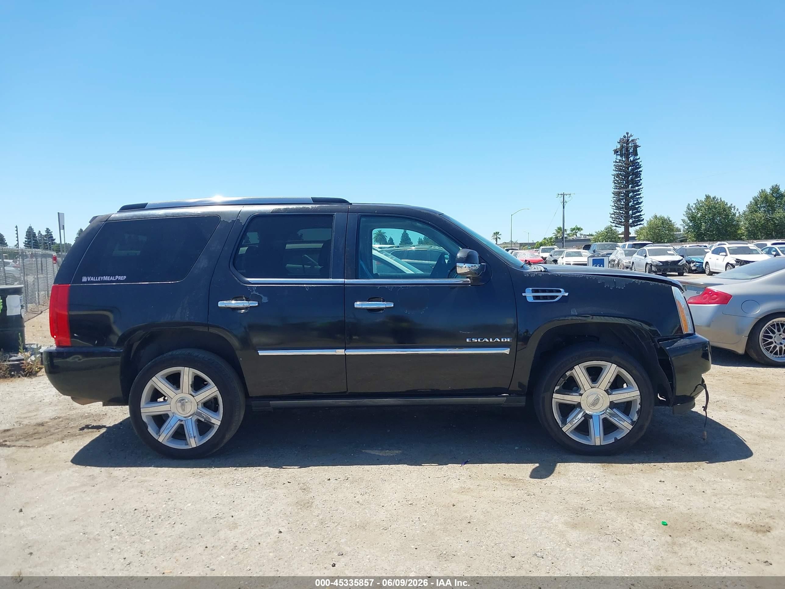 2010 Cadillac Escalade Premium Black vin: 1GYUCCEF8AR253534