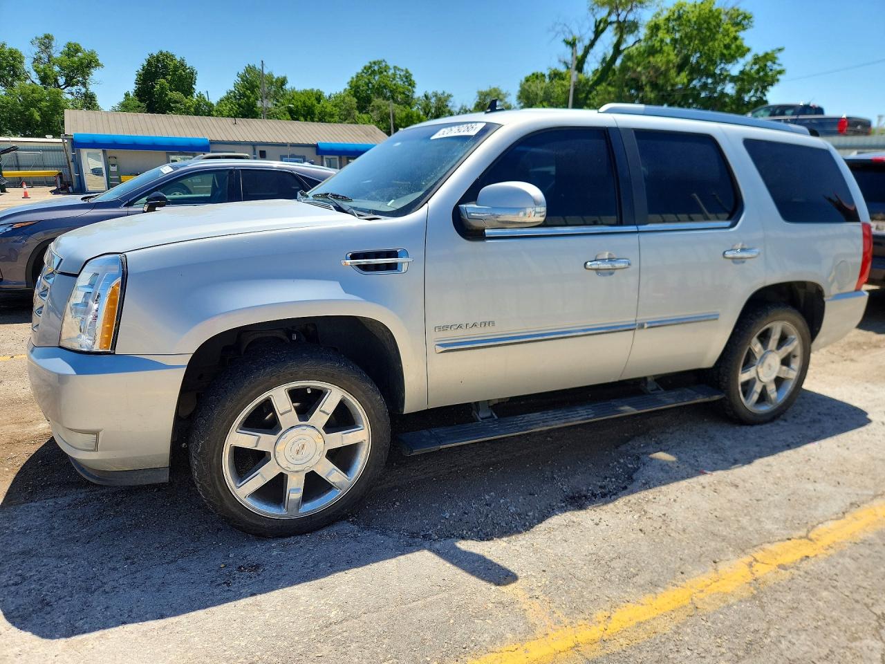 2010 Cadillac Escalade Premium Silver vin: 1GYUCCEF9AR216783