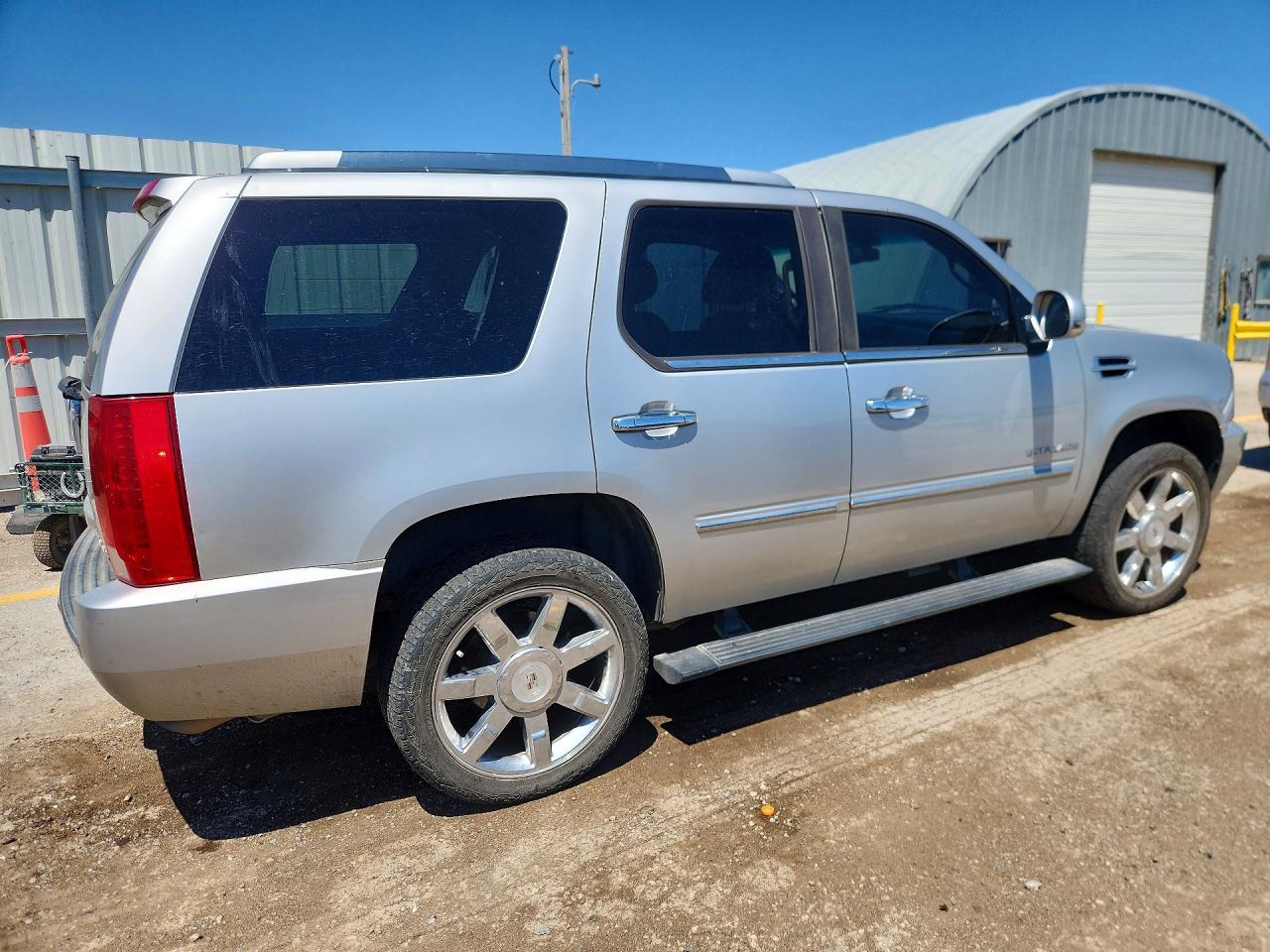 2010 Cadillac Escalade Premium Silver vin: 1GYUCCEF9AR216783