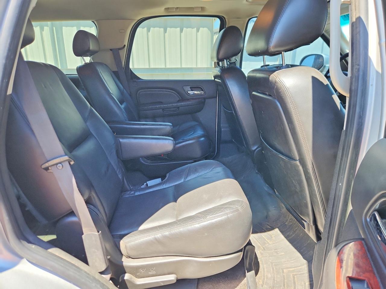 2010 Cadillac Escalade Premium Silver vin: 1GYUCCEF9AR216783