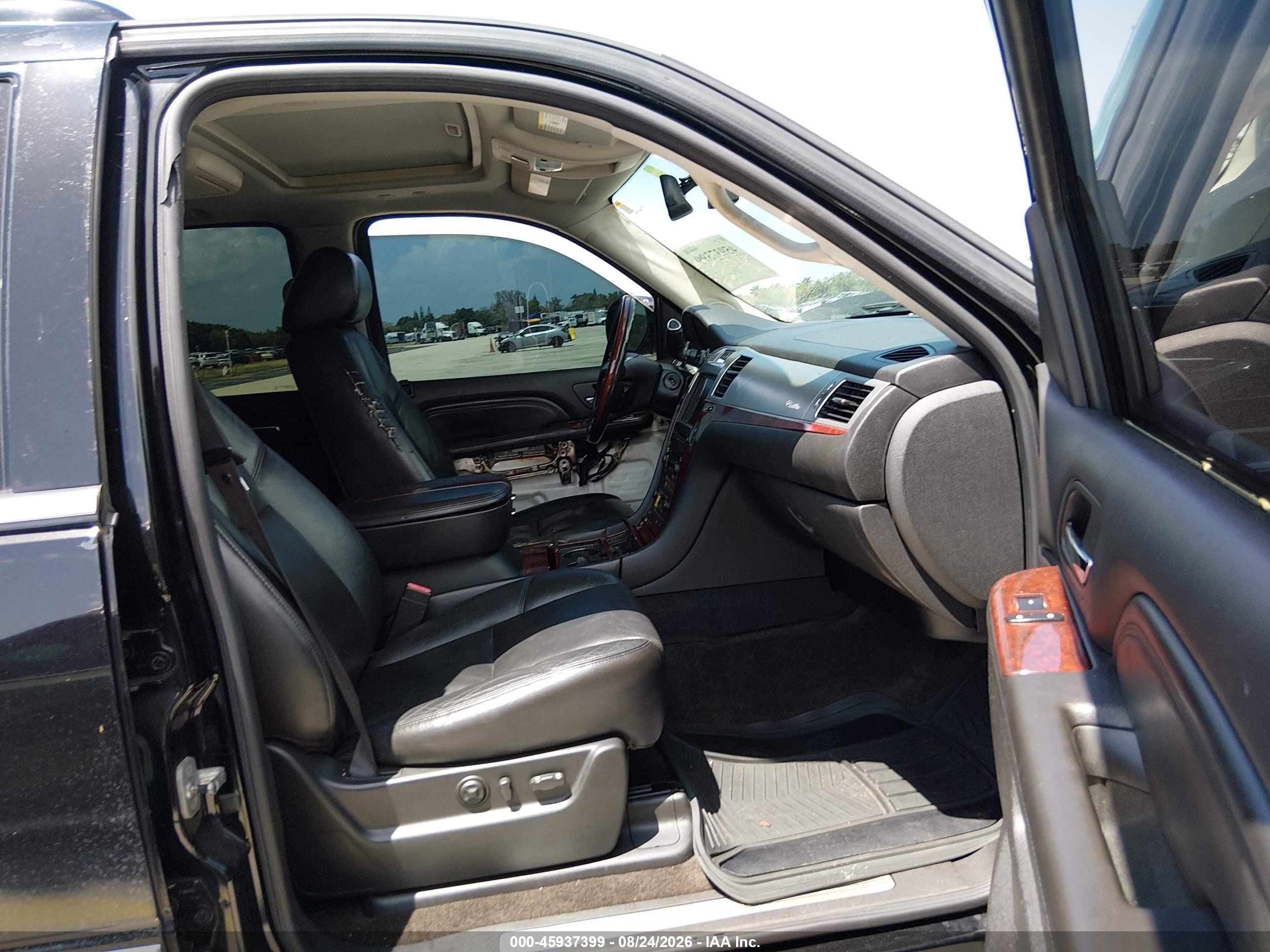 2010 Cadillac Escalade Premium Black vin: 1GYUCCEF9AR285389
