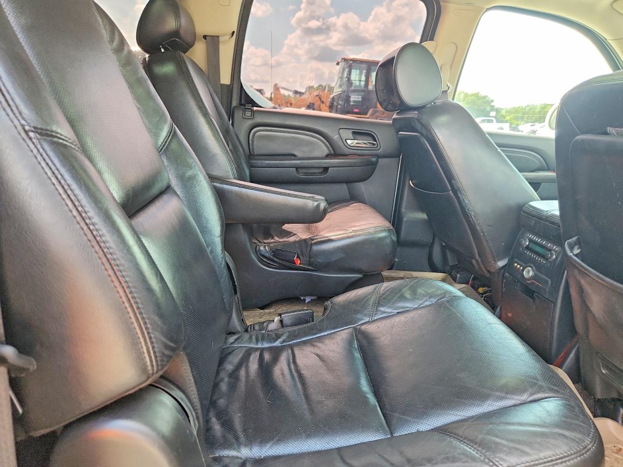 2010 Cadillac Escalade Esv Luxury Кремовый vin: 1GYUCHEF0AR200842