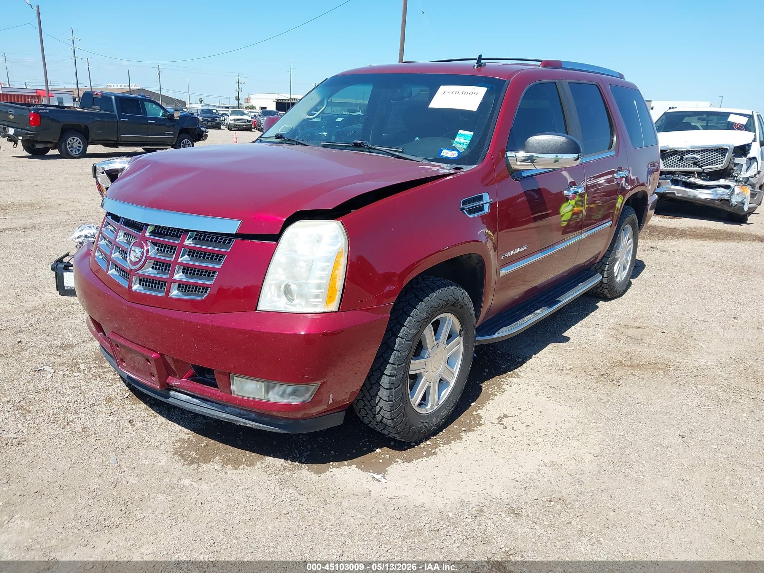 2010 Cadillac Escalade Standard Red vin: 1GYUKAEF8AR168605