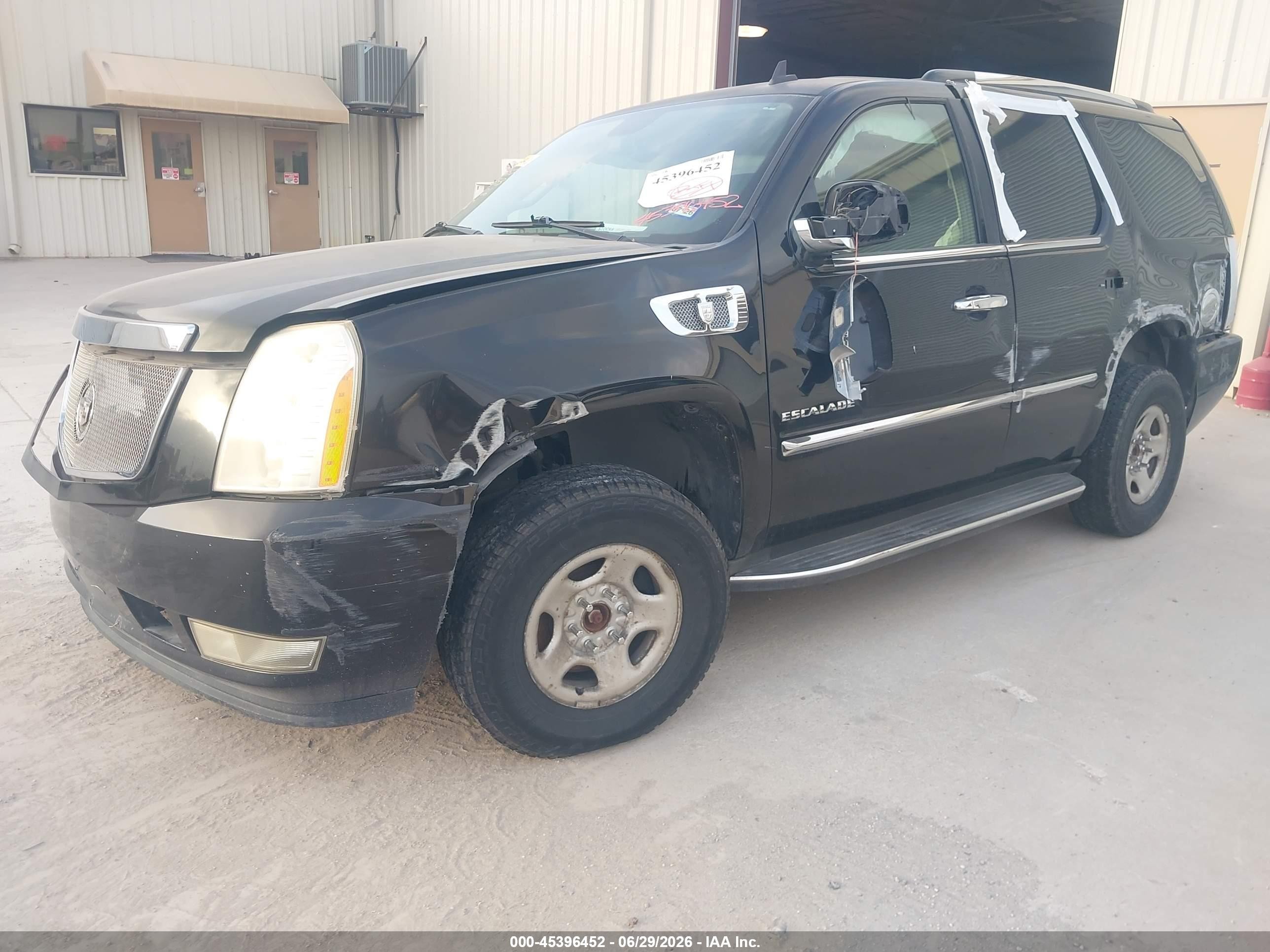 2010 Cadillac Escalade Luxury Black vin: 1GYUKBEF0AR122353