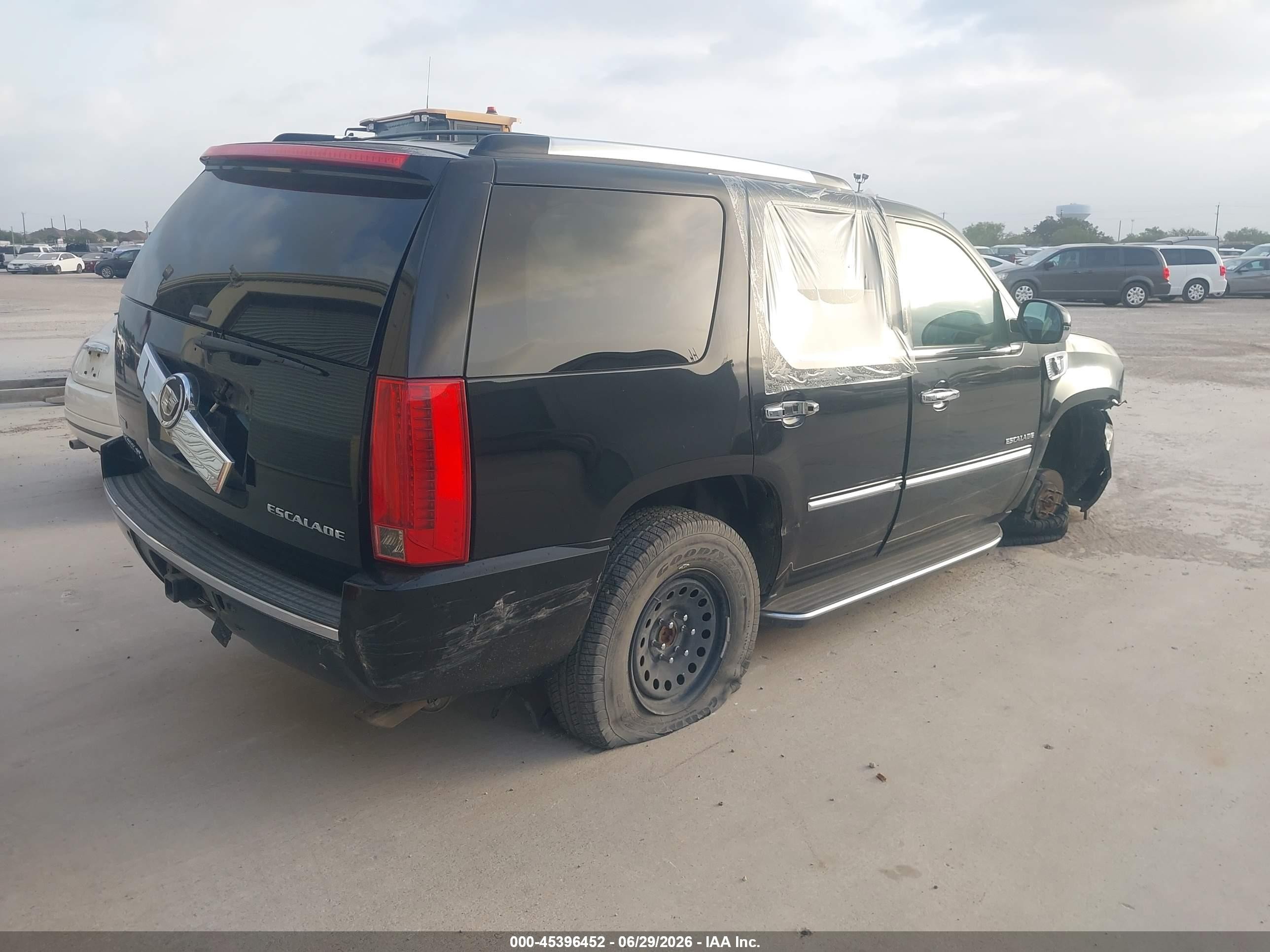 2010 Cadillac Escalade Luxury Black vin: 1GYUKBEF0AR122353