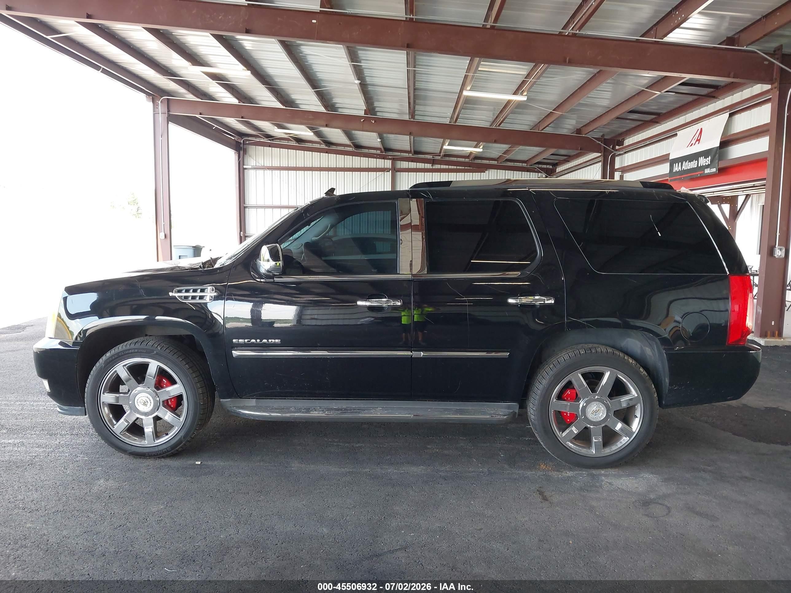 2010 Cadillac Escalade Luxury Black vin: 1GYUKBEF1AR259382