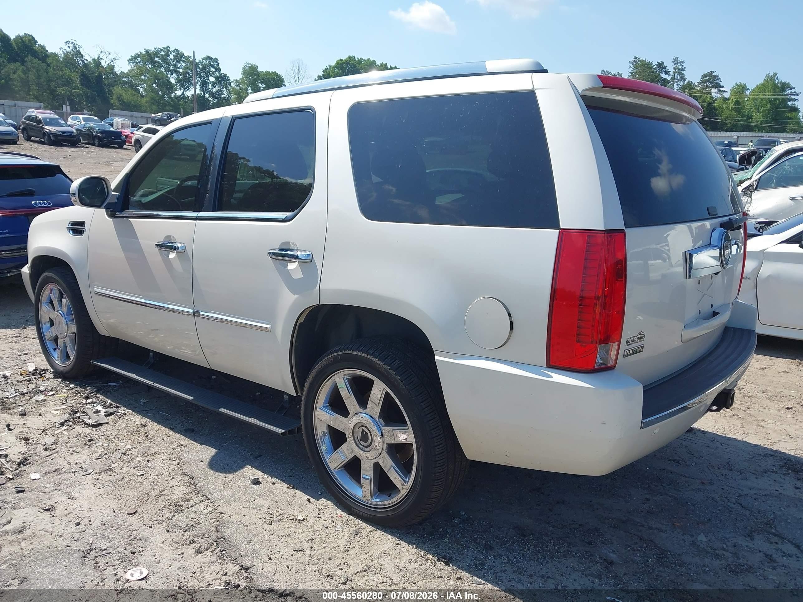 2010 Cadillac Escalade Luxury White vin: 1GYUKBEF2AR270536