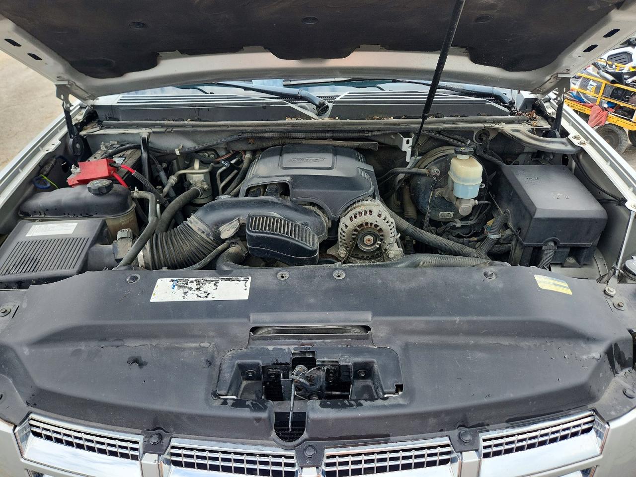 2010 Cadillac Escalade Luxury Silver vin: 1GYUKBEF3AR111542